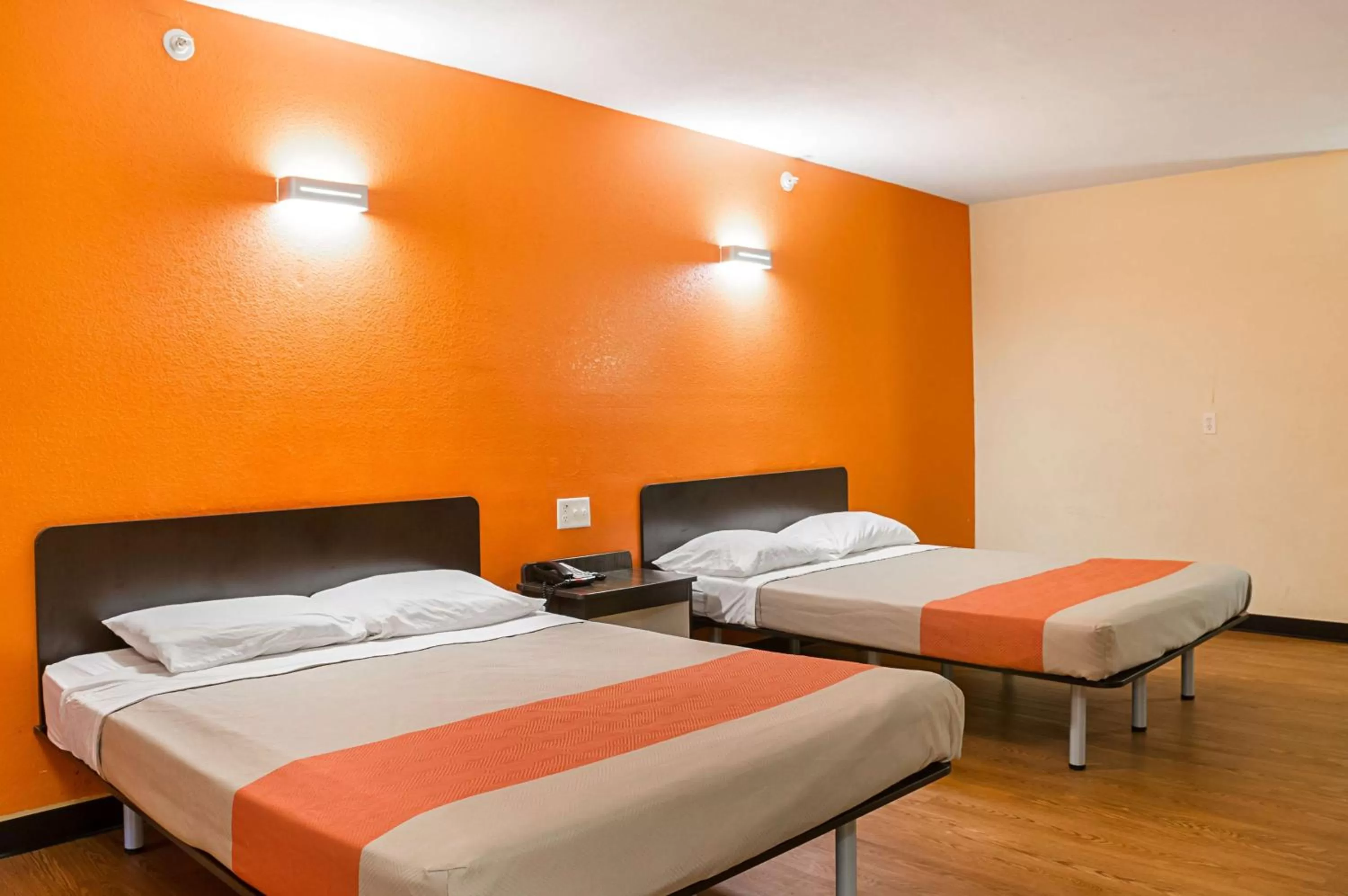 Bedroom, Bed in Motel 6-New Orleans, LA - Near Downtown