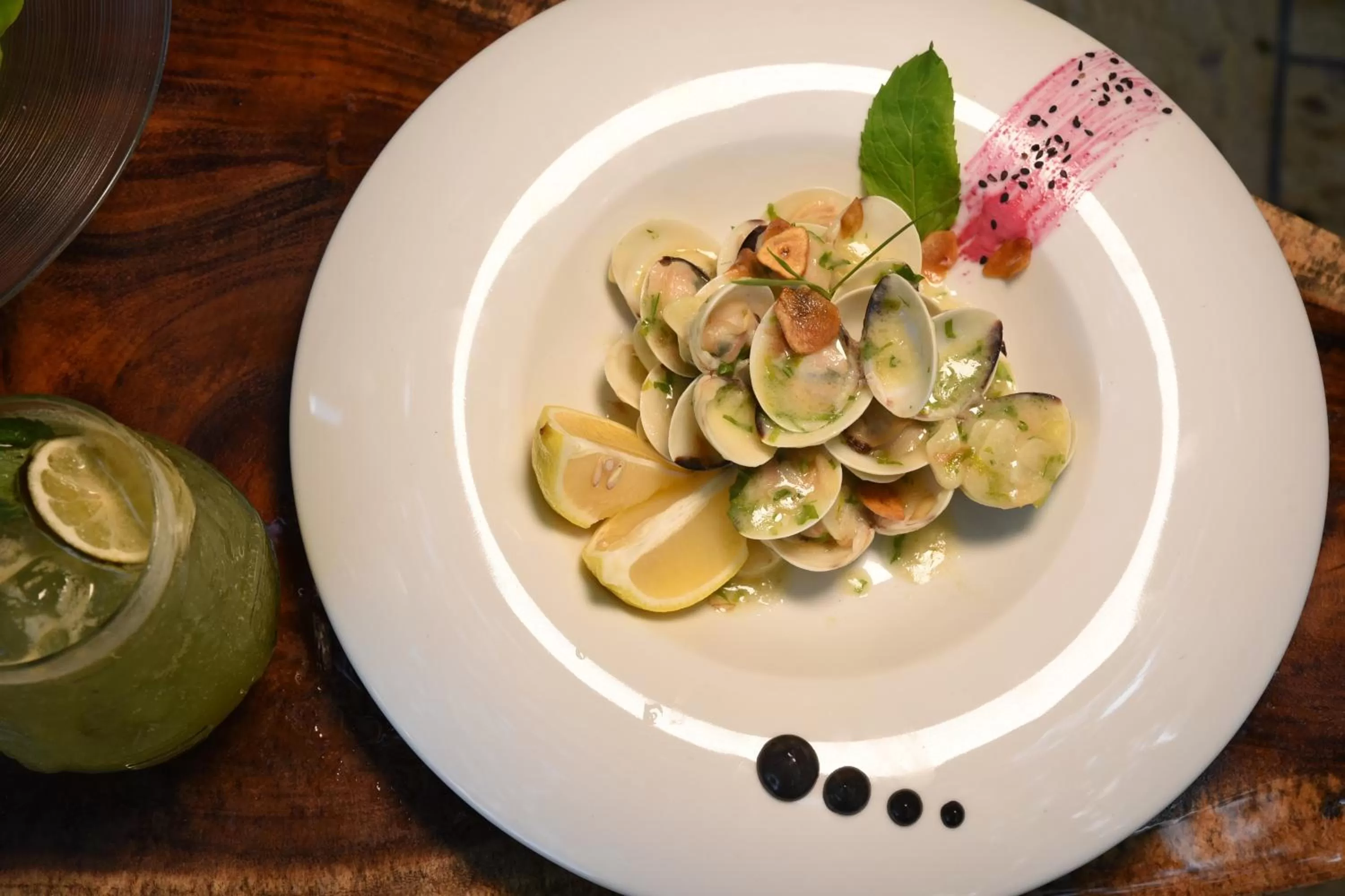 Restaurant/places to eat in Saman Boutique Hotel By Mint