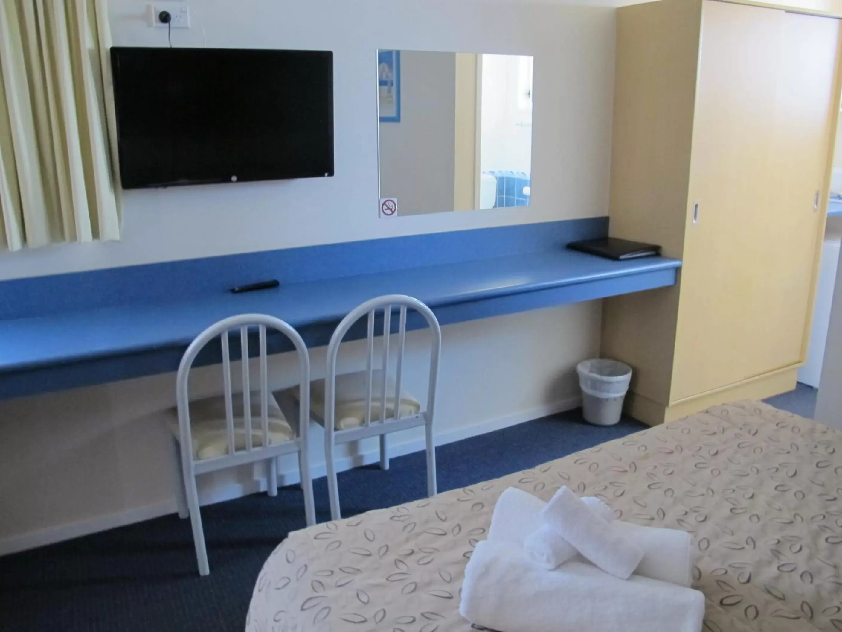 Deluxe Queen Room in Merimbula Gardens Motel Deluxe Queen Room in Merimbula Gardens Motel