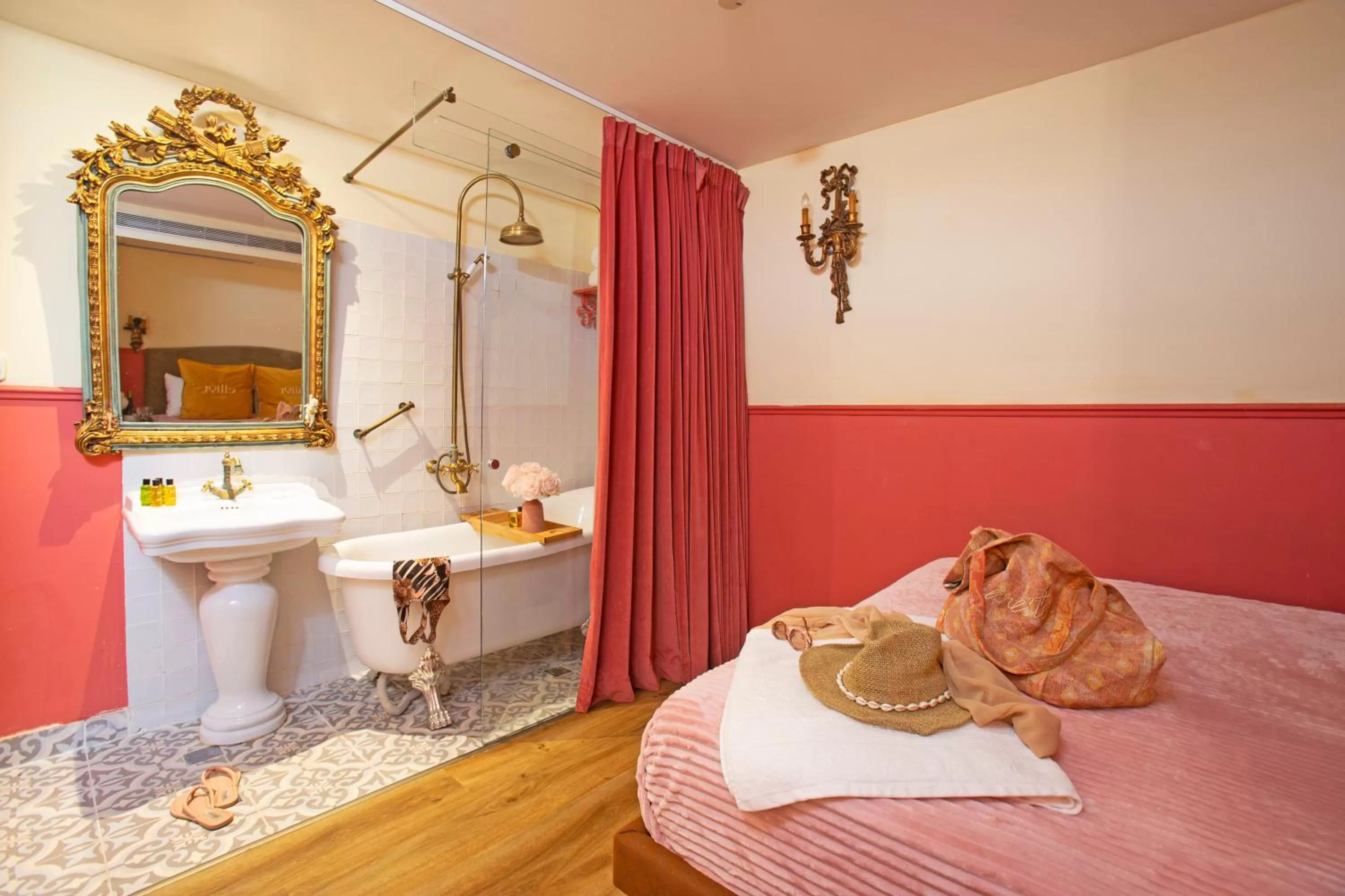 Bed in The Elliot - Adults only