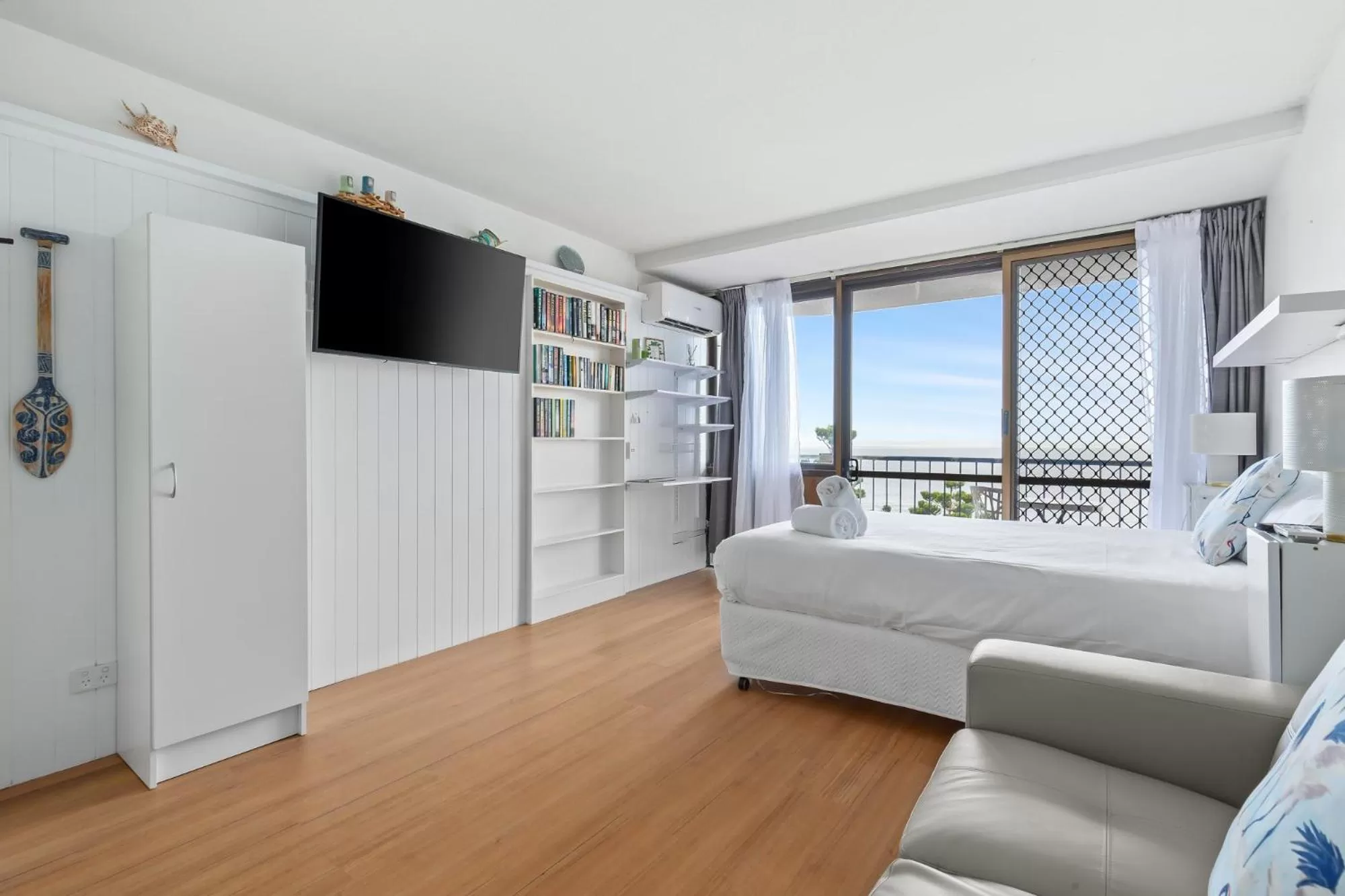 Bedroom, Bed in Bayview Tower