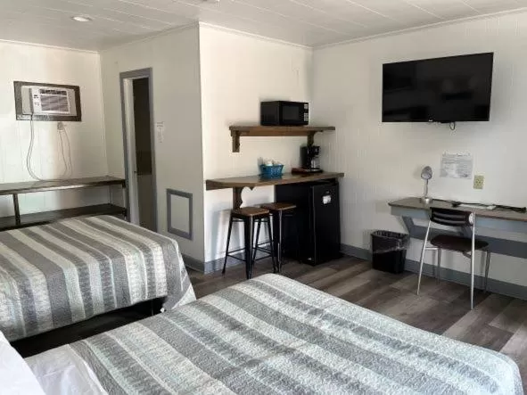 Photo of the whole room, Bed in Swell Motel