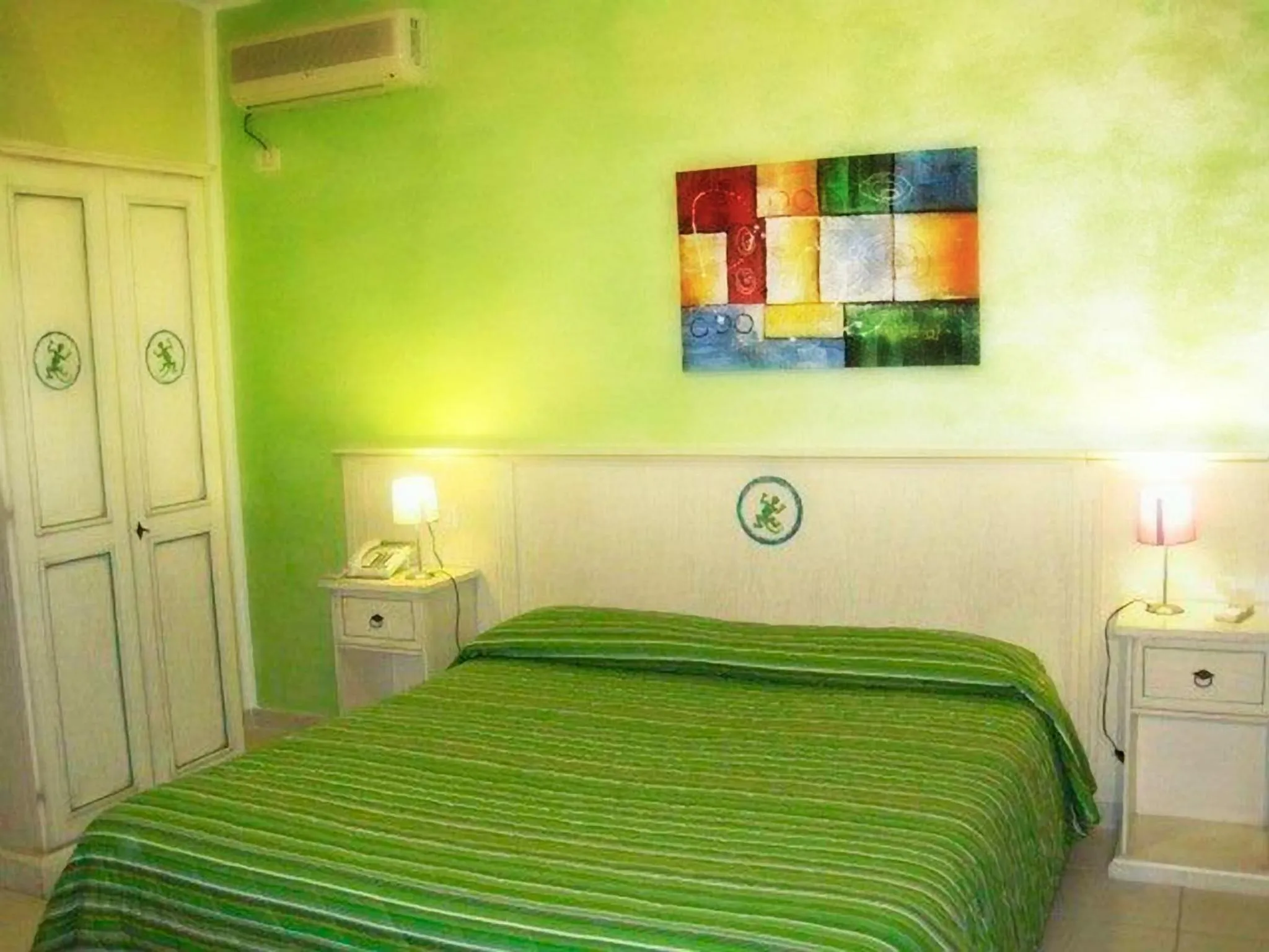 TV and multimedia, Bed in Hotel Ariadimari