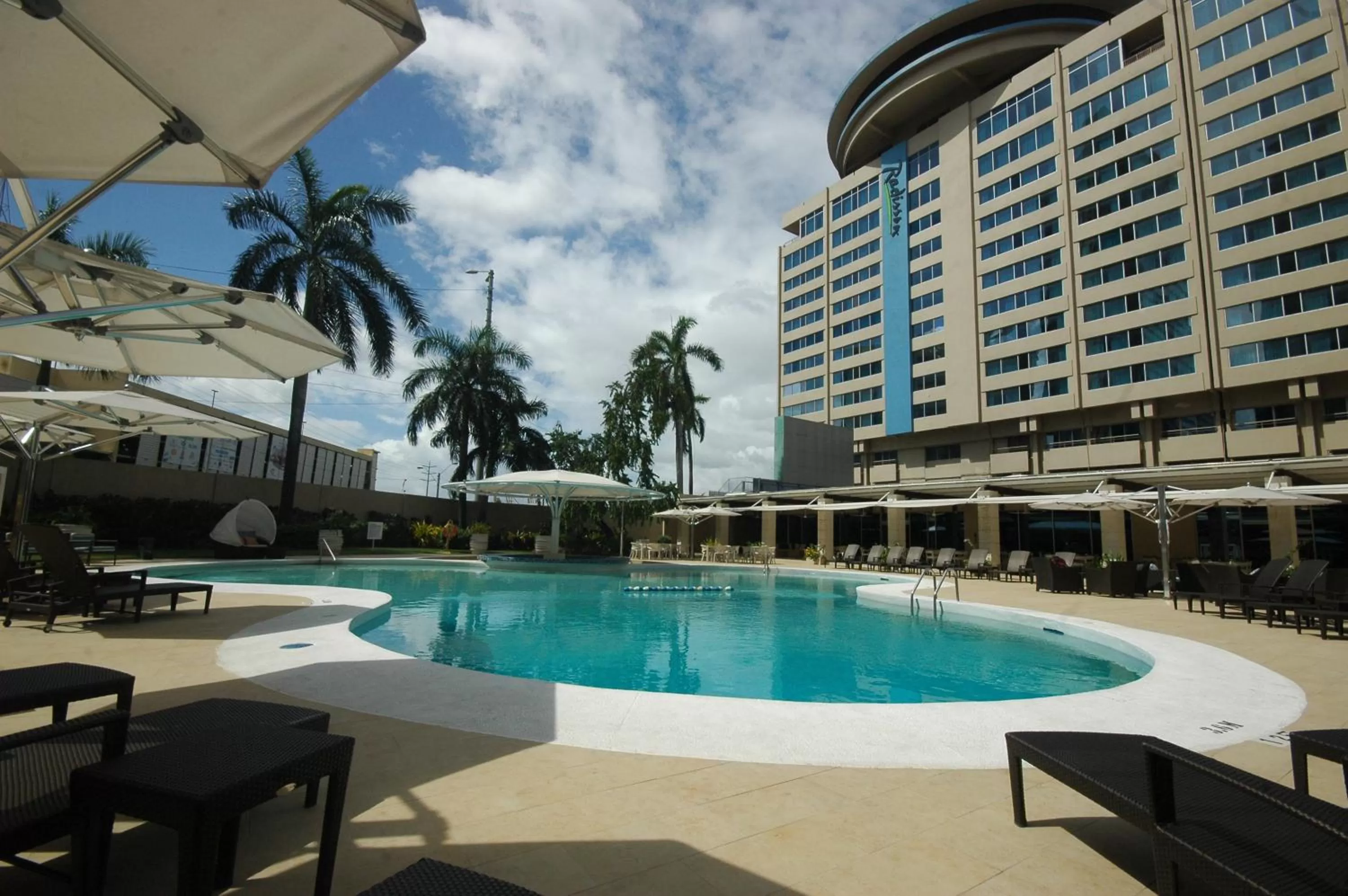 Swimming pool in Radisson Hotel Trinidad