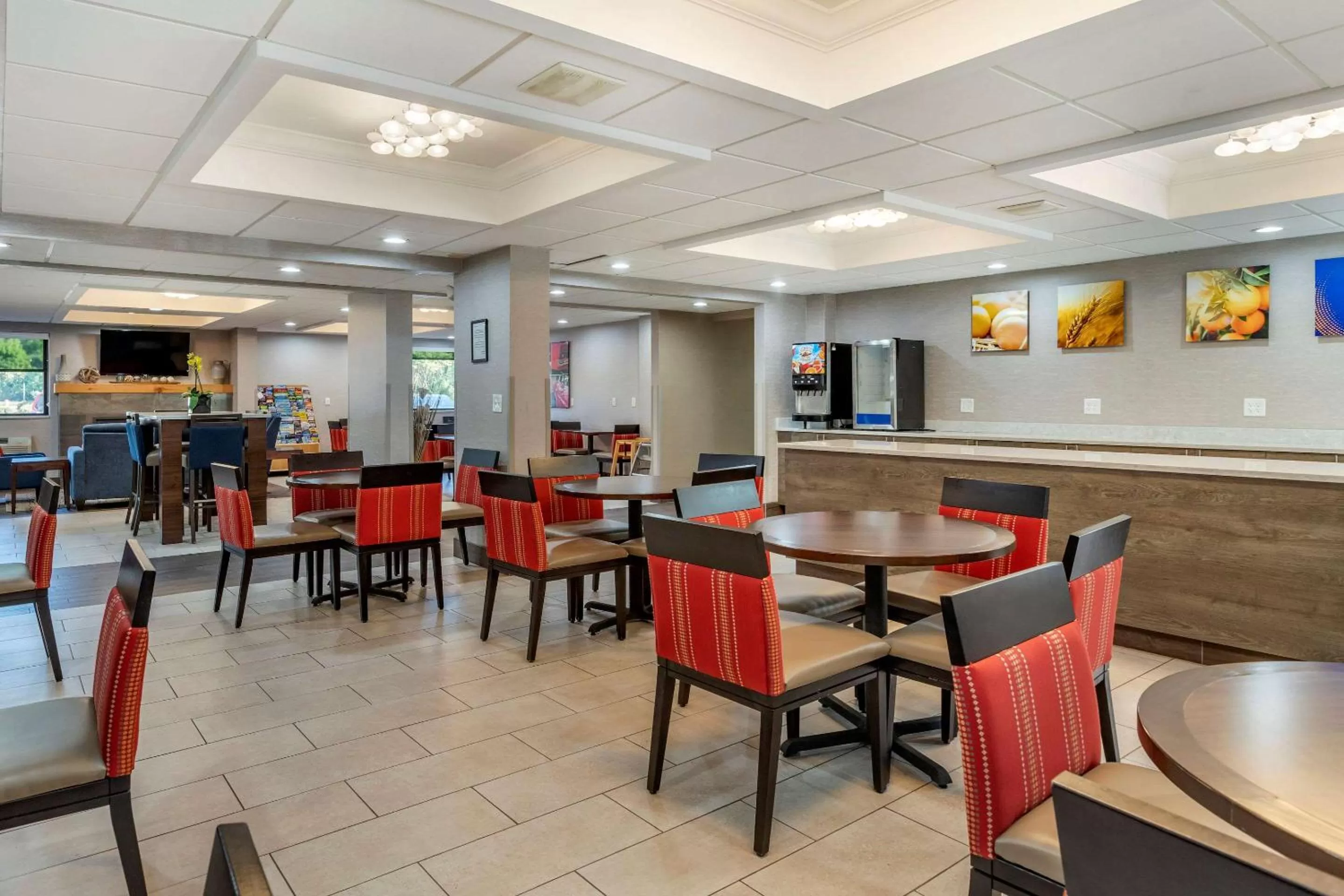 Restaurant/places to eat in Comfort Inn Near Greenfield Village