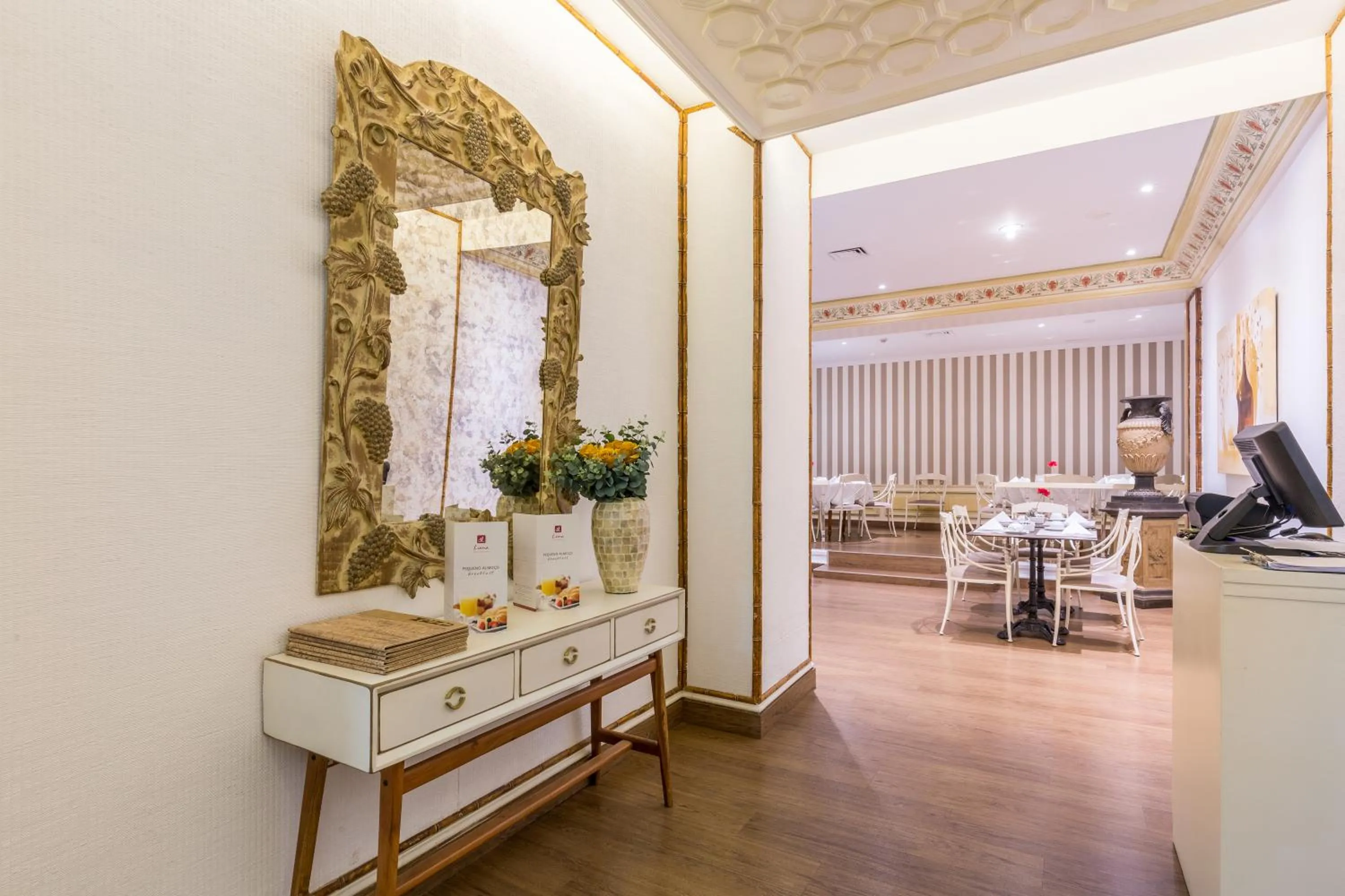 Restaurant/places to eat in Luna Hotel da Oura