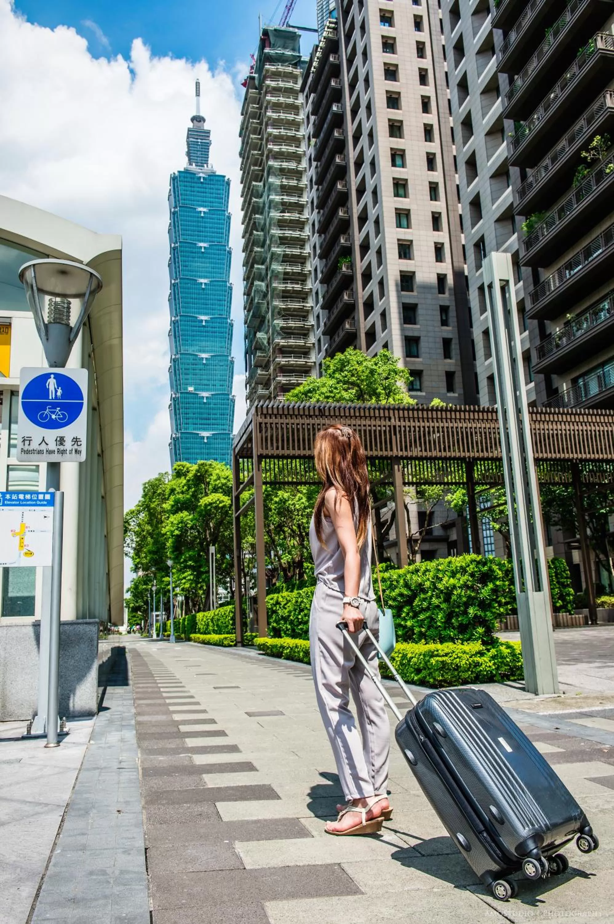 People in Place‧X Hotel