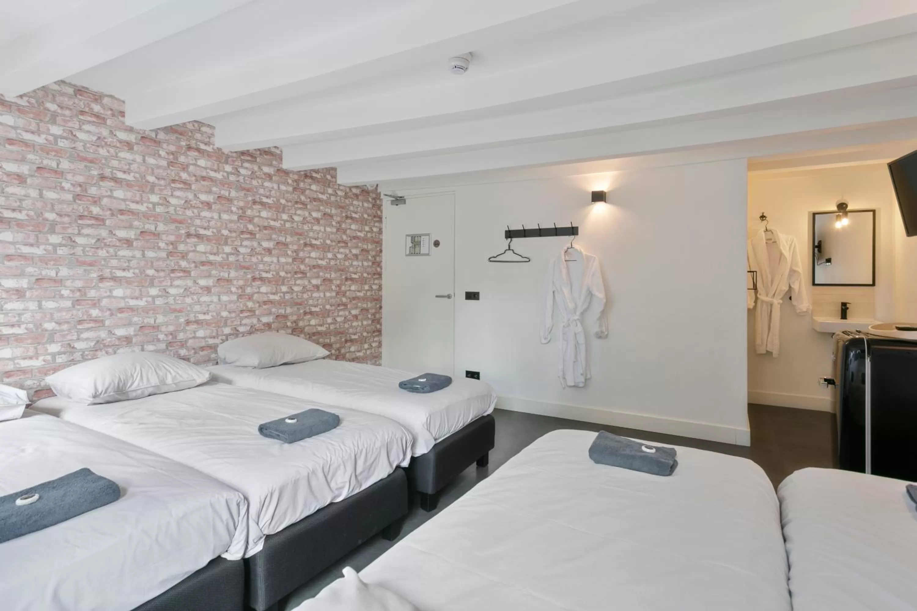 Photo of the whole room, Bed in Winston B&B