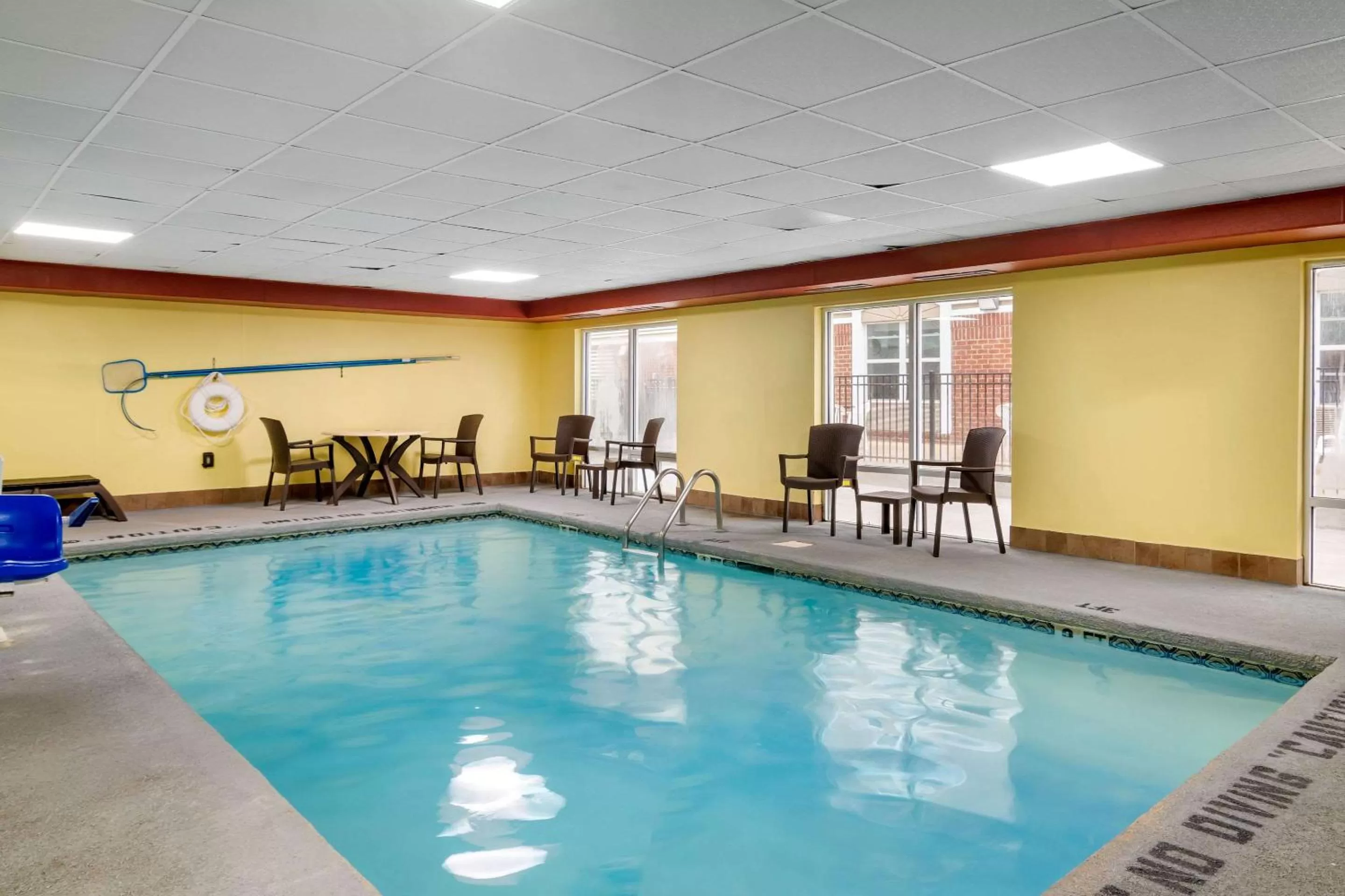Swimming pool in Comfort Inn & Suites Macon North I-75