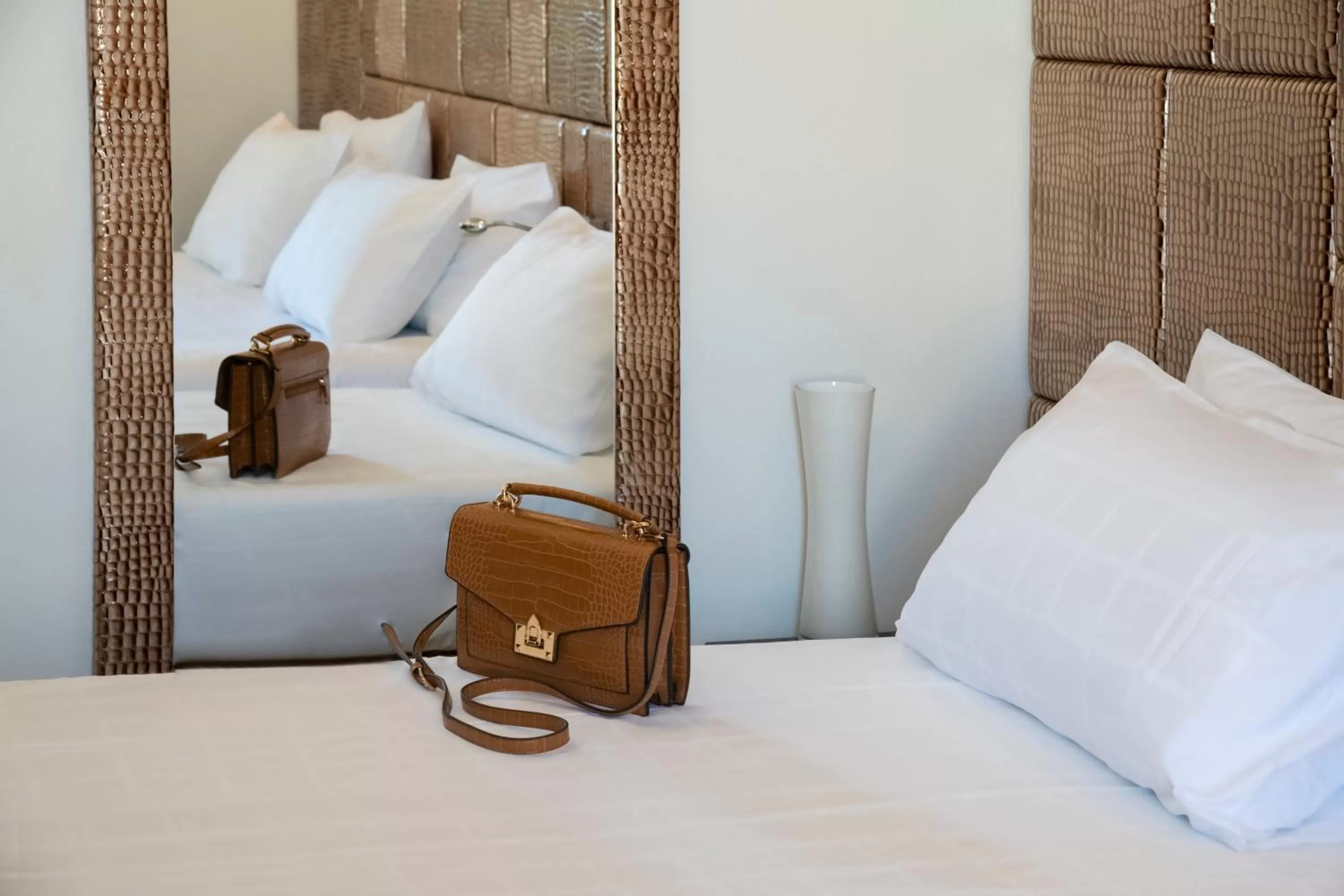 Bedroom, Bed in GOLDEN TULIP CANNES HOTEL de PARIS