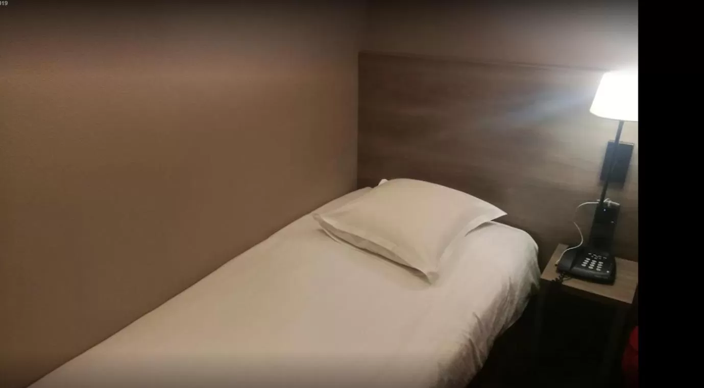 Standard Twin Room in Arriate Hotel