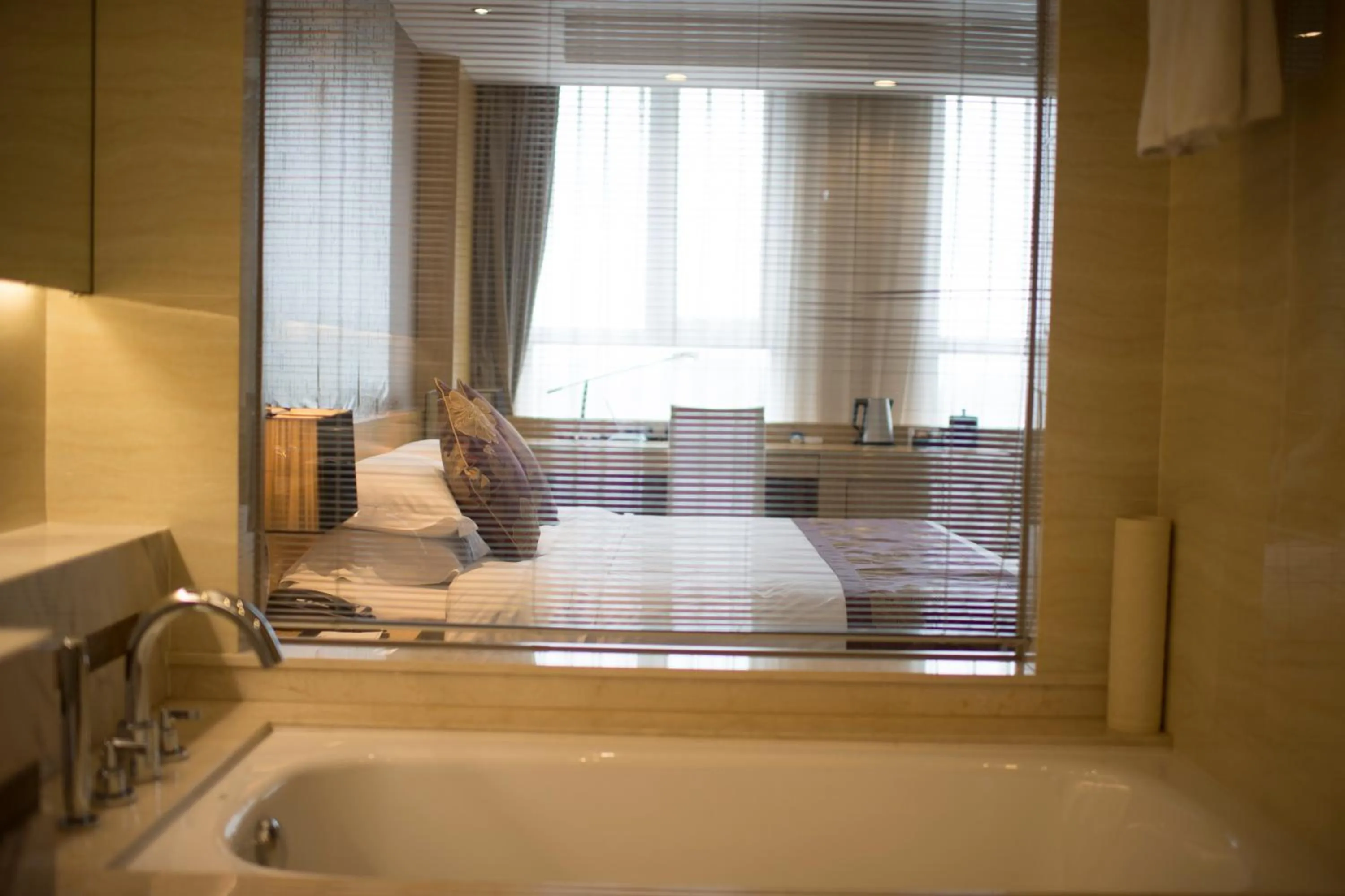 Bathroom, Bed in Suzhou Sun Plaza Hotel