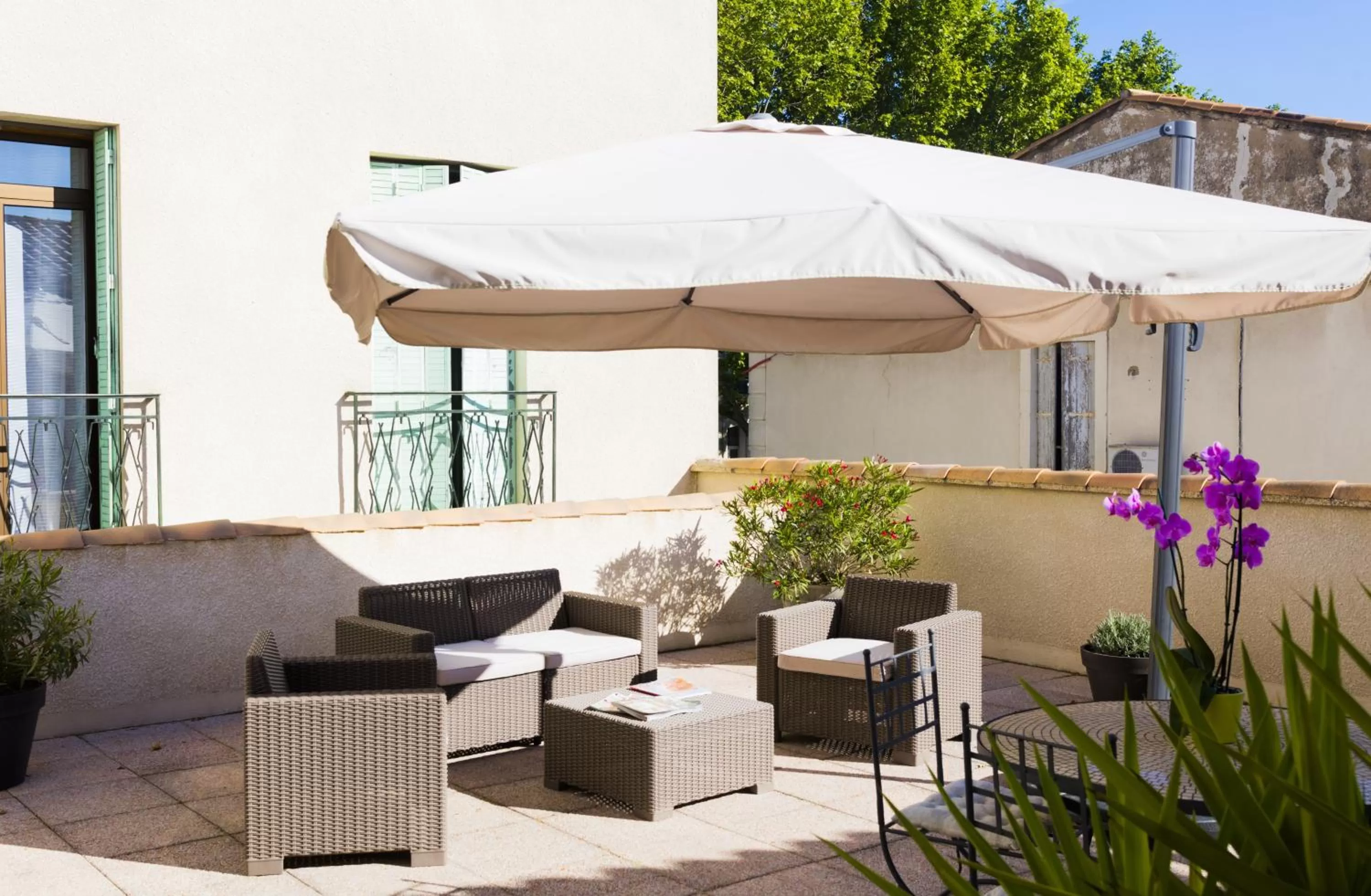 Patio in Logis Hôtel Restaurant Le Cours