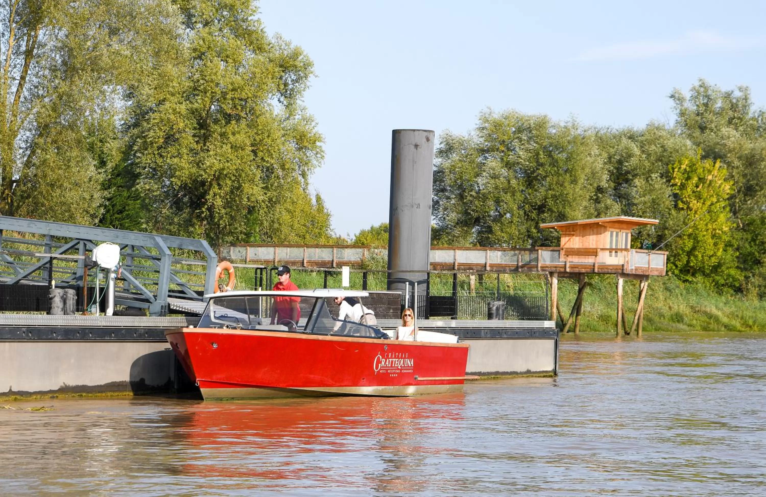 shuttle in Château Grattequina Hôtel