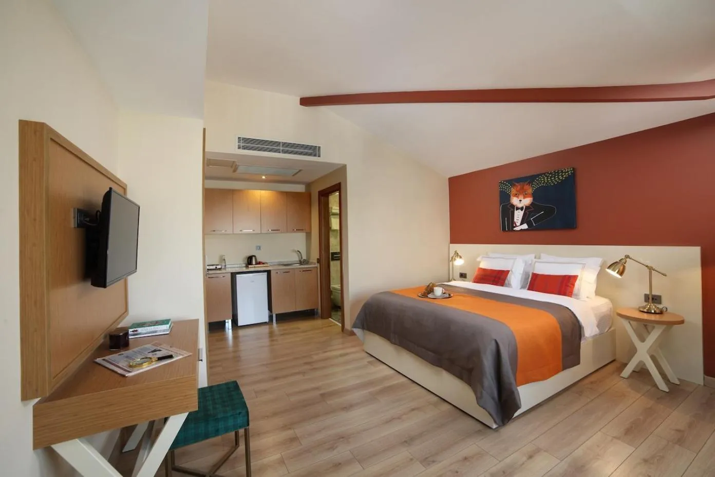 Communal lounge/ TV room, Bed in The Fox Hotel