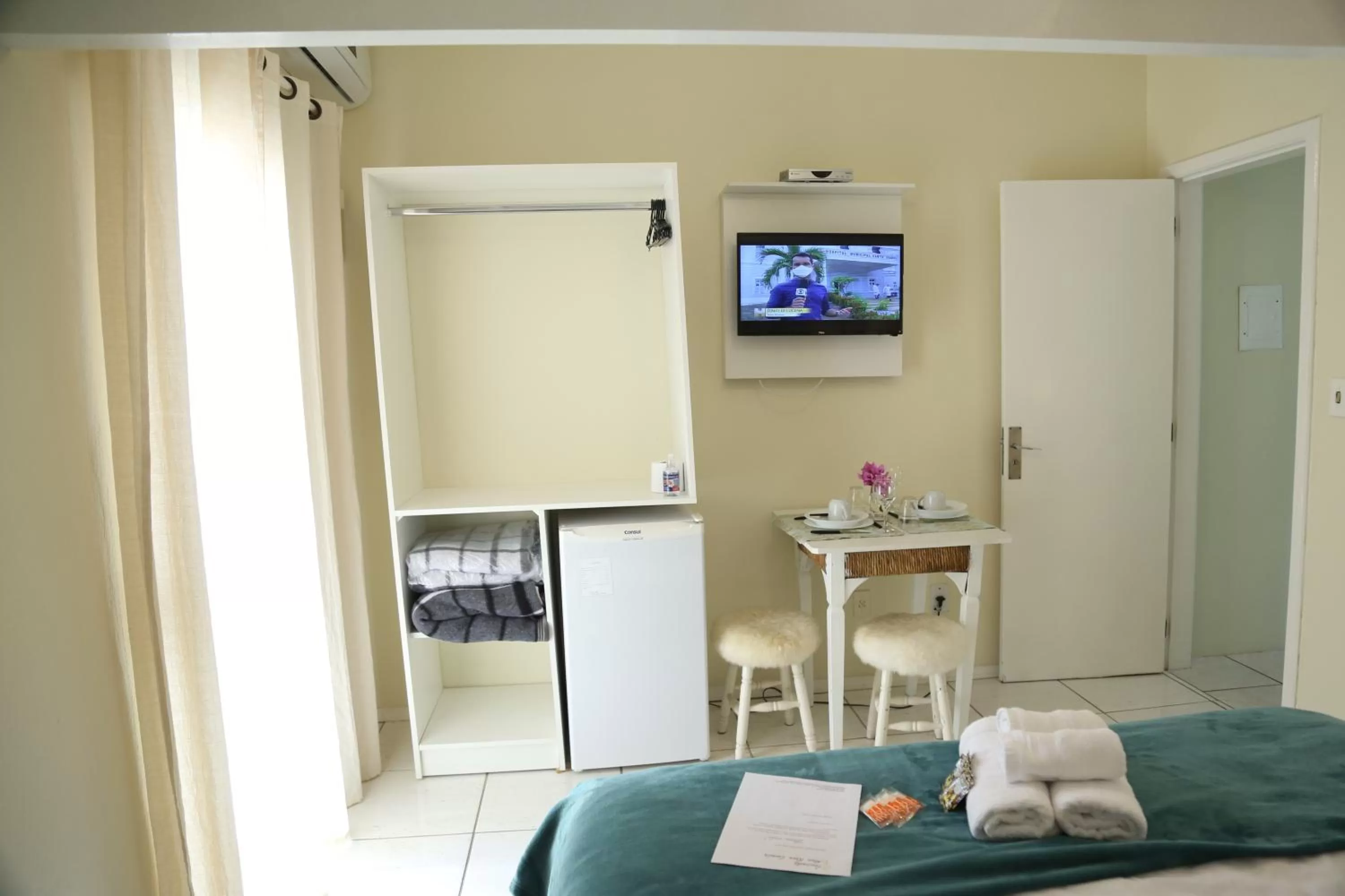 TV/Entertainment Center in Pousada Lanai Canela