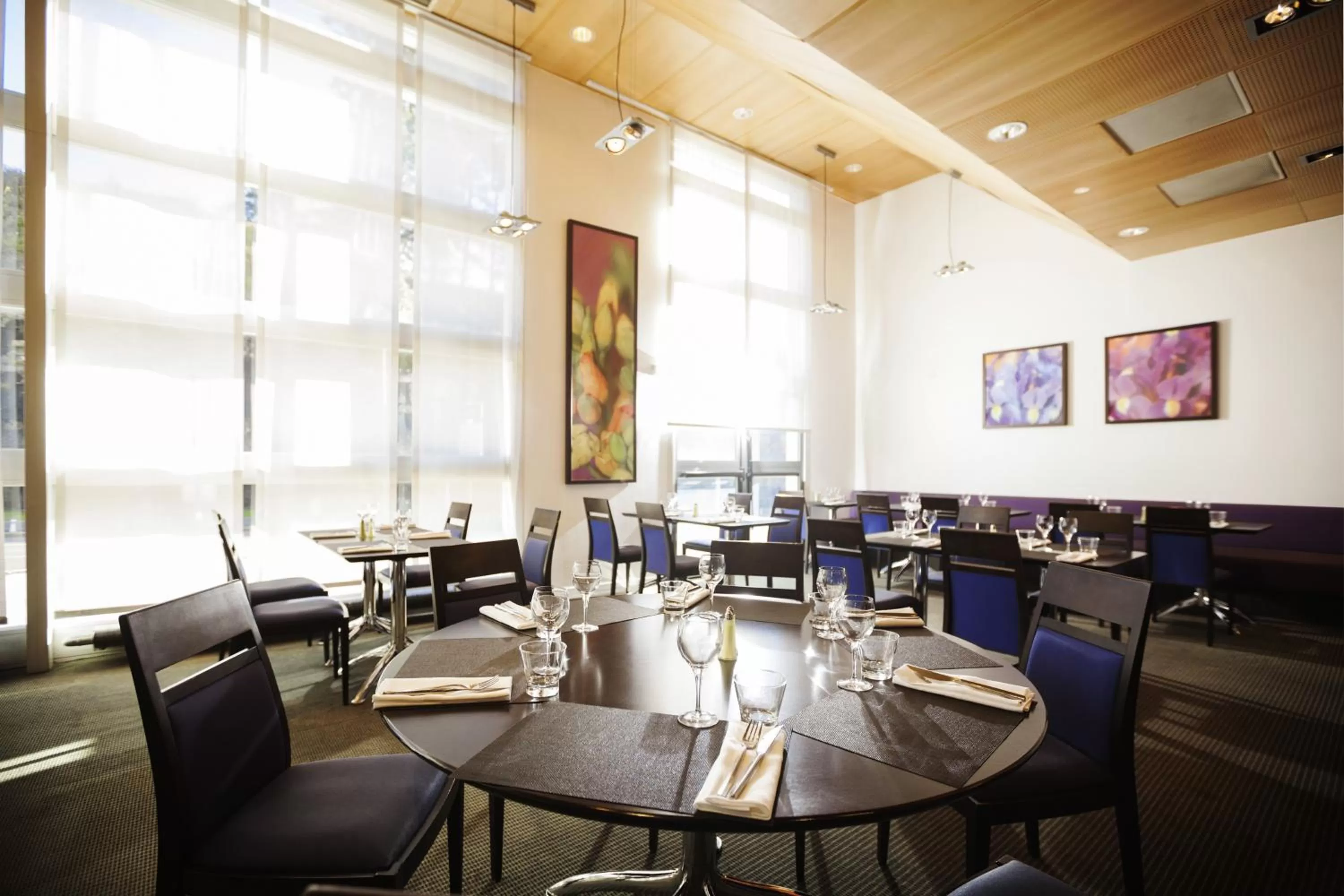 Restaurant/places to eat in Novotel Belfort Centre Atria