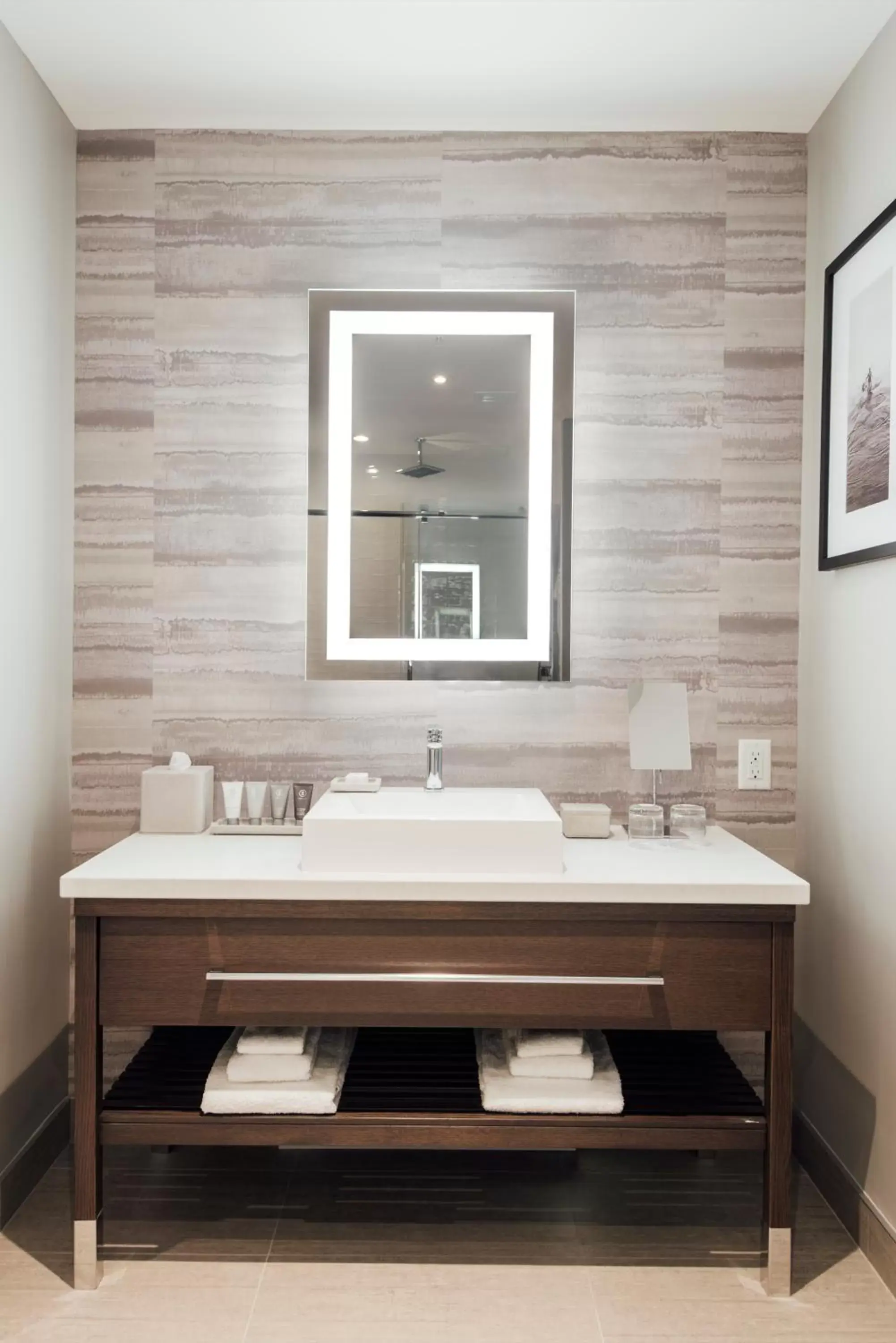 Loft Suite in Entourage sur-le-Lac Loft Suite in Entourage sur-le-Lac