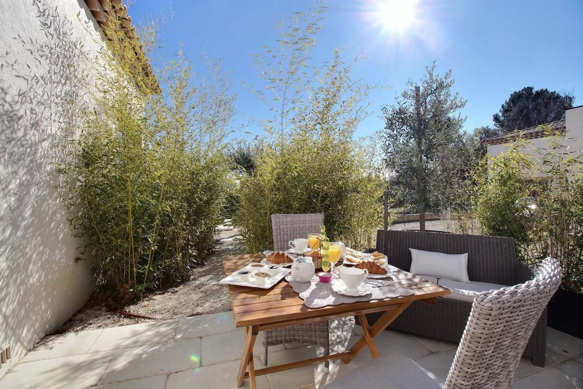 Patio in La Villa Aux Oliviers