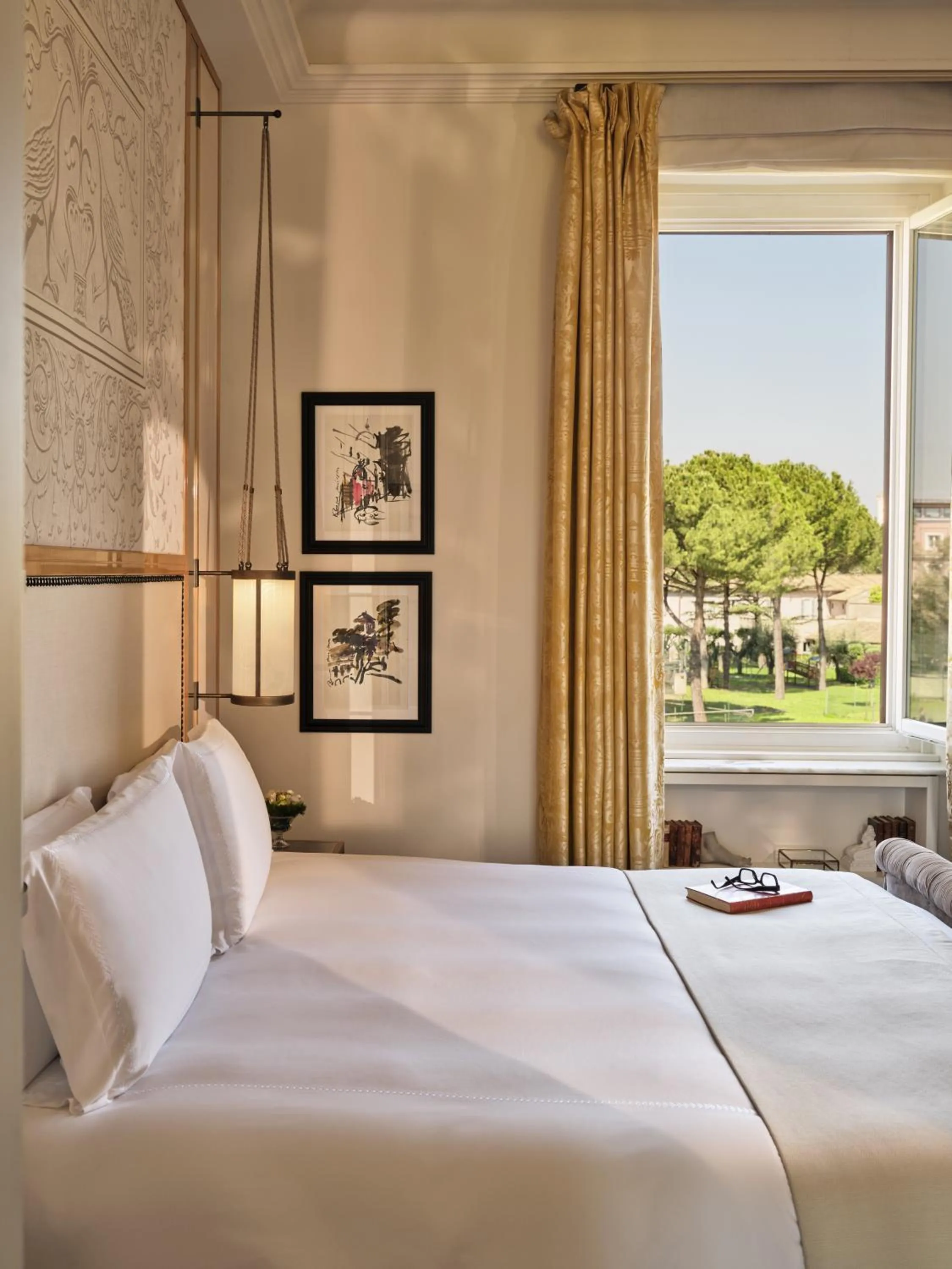 Bedroom, Bed in Hotel Eden - Dorchester Collection