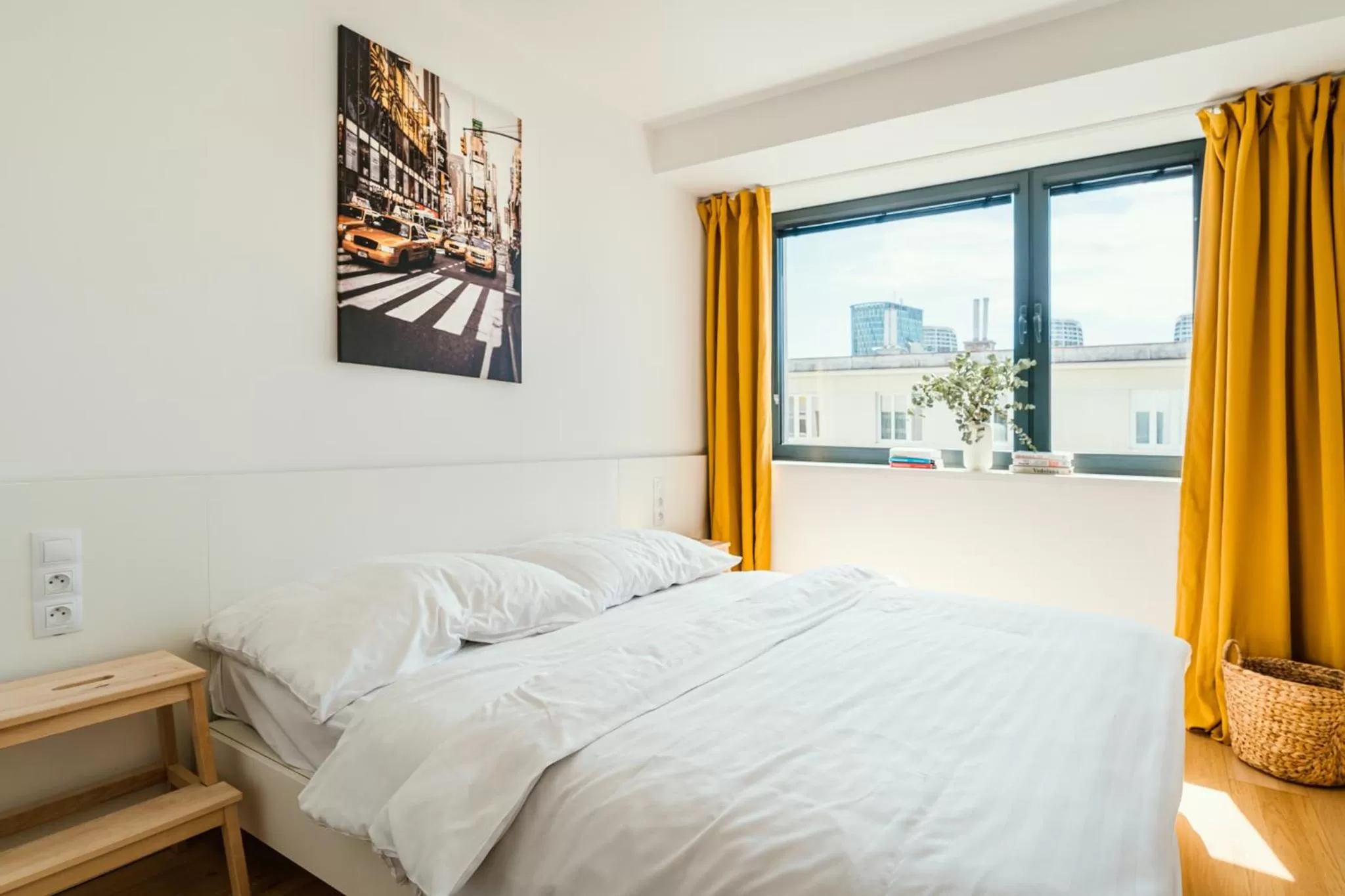 Bedroom, Bed in Smart & Green Living by Ambiente