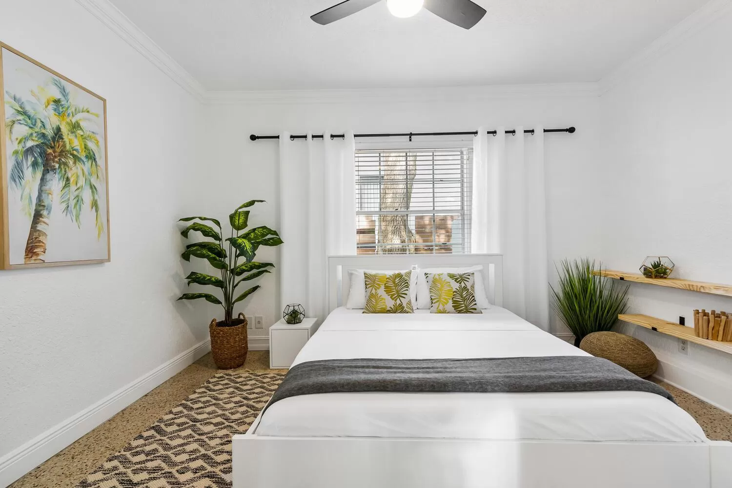 Bedroom, Bed in Alani Bay Villas