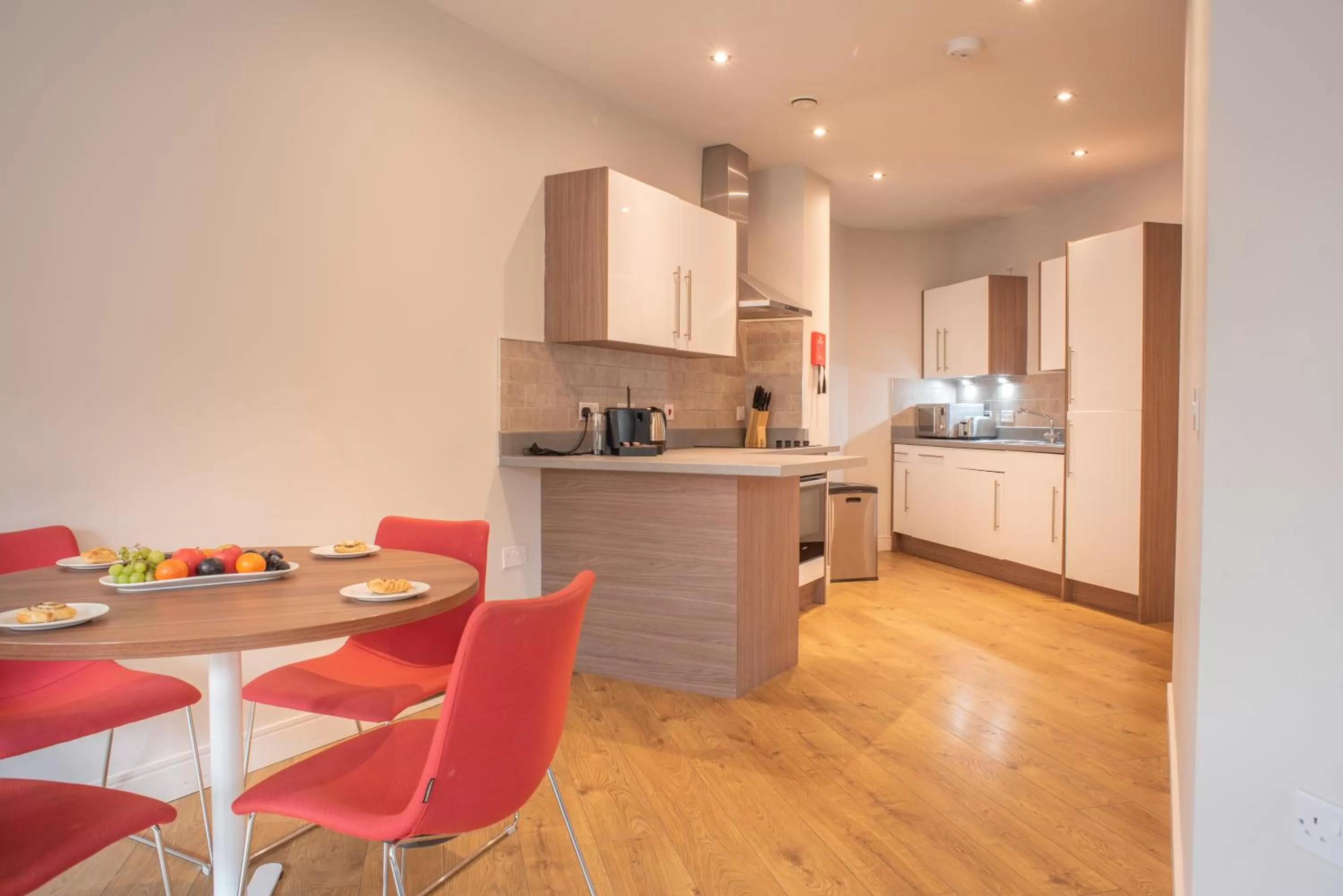 Kitchen or kitchenette in PREMIER SUITES PLUS Glasgow Bath Street