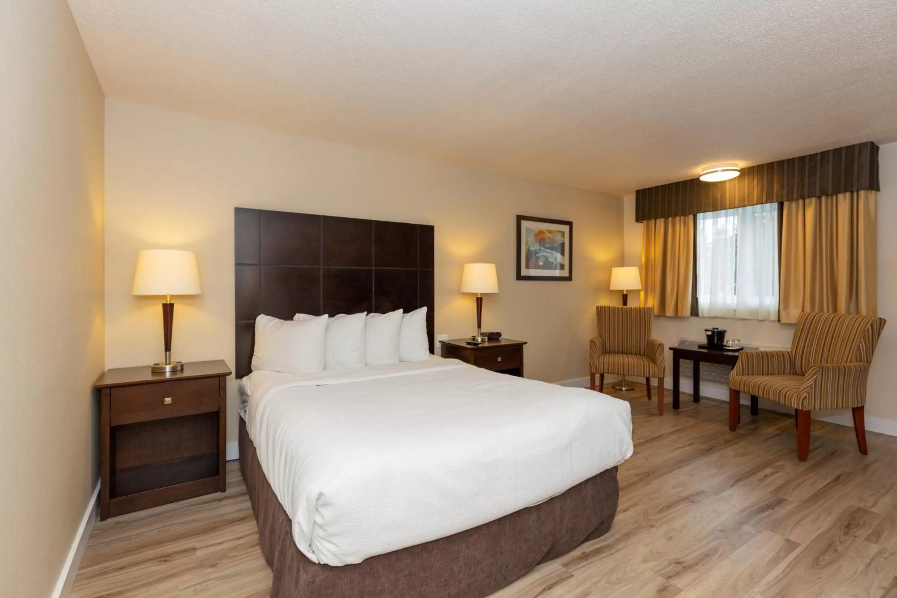 Property building, Bed in Quality Inn & Suites