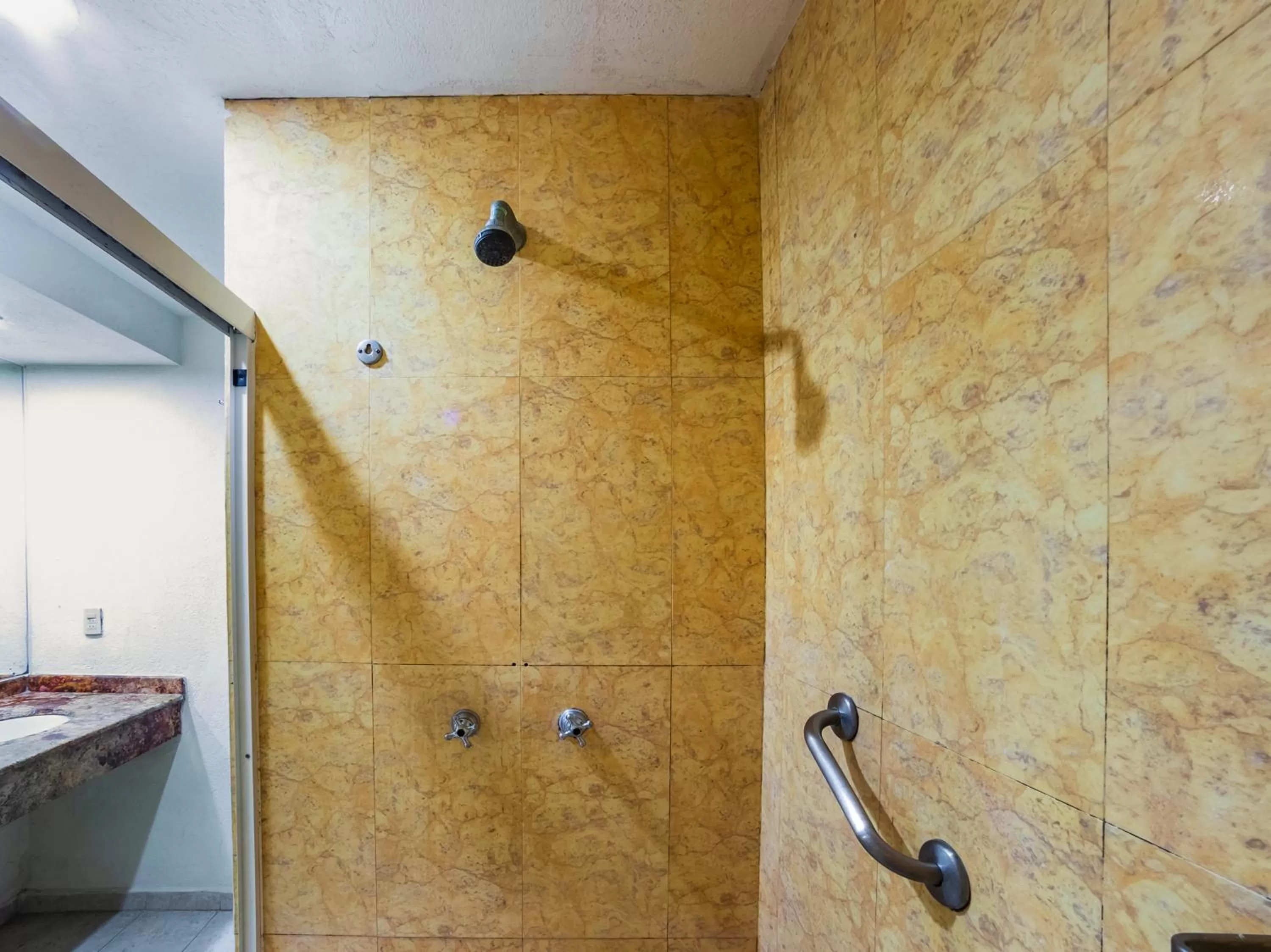 Shower in Casabella Art Boutique Hotel by Rotamundos