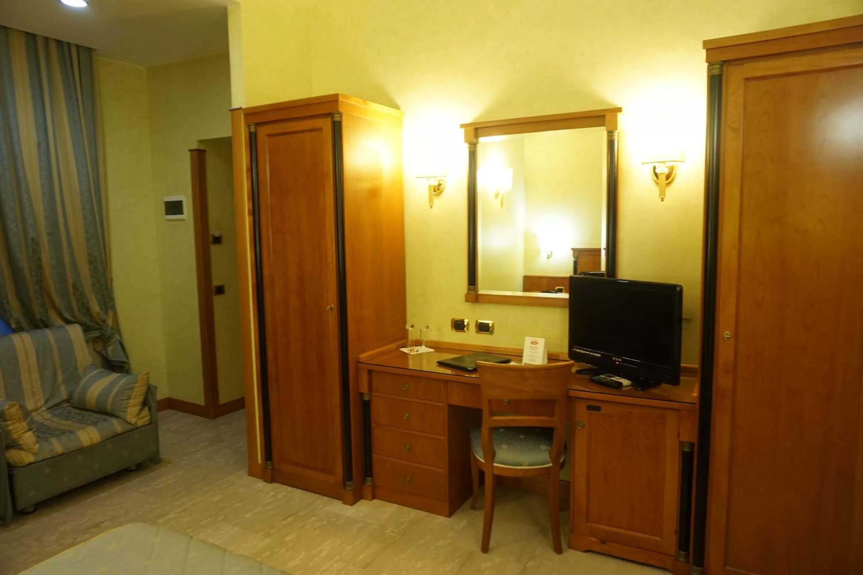 TV and multimedia in Hotel Miami