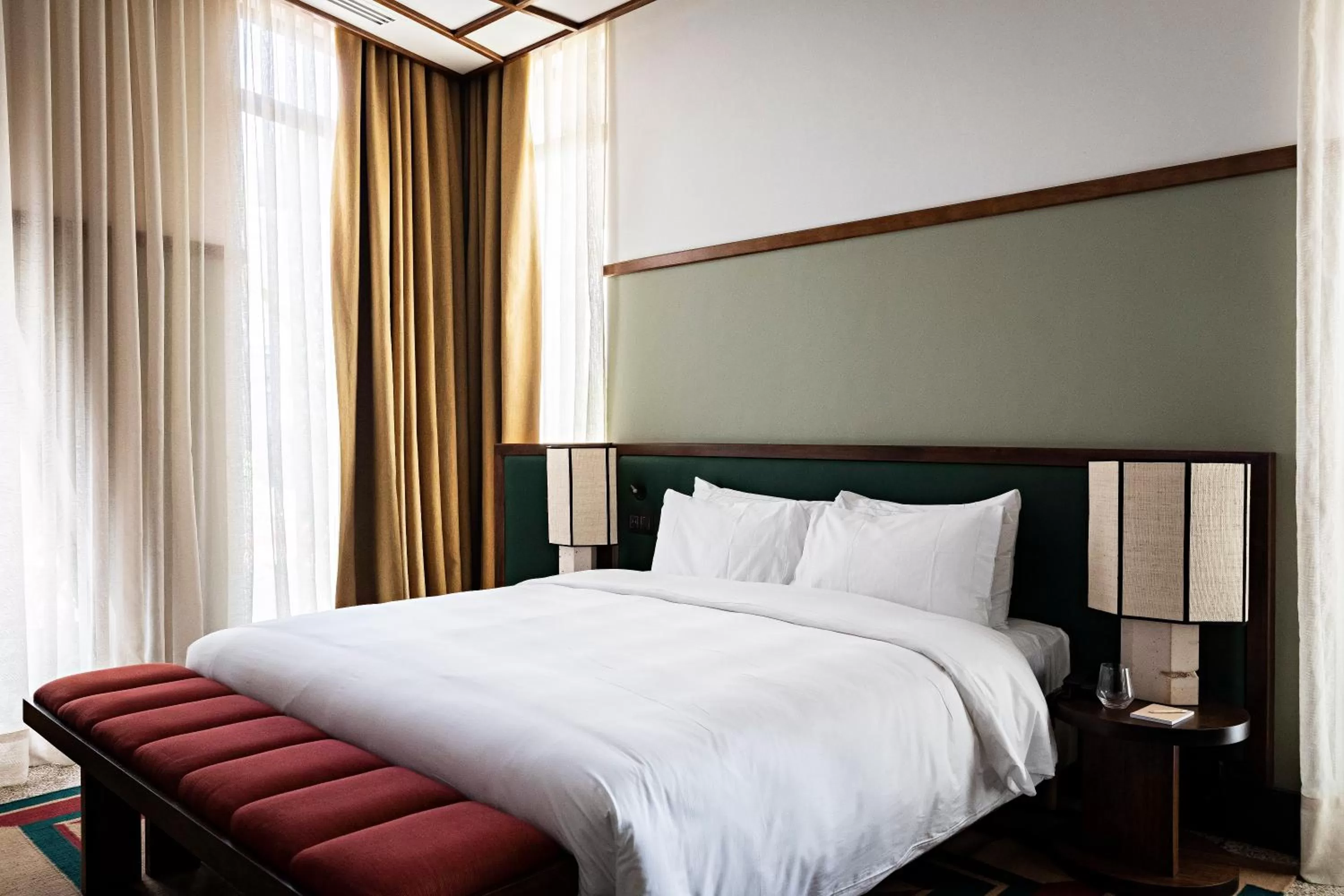 Bed in La Maison Palmier Abidjan, a Member of Design Hotels