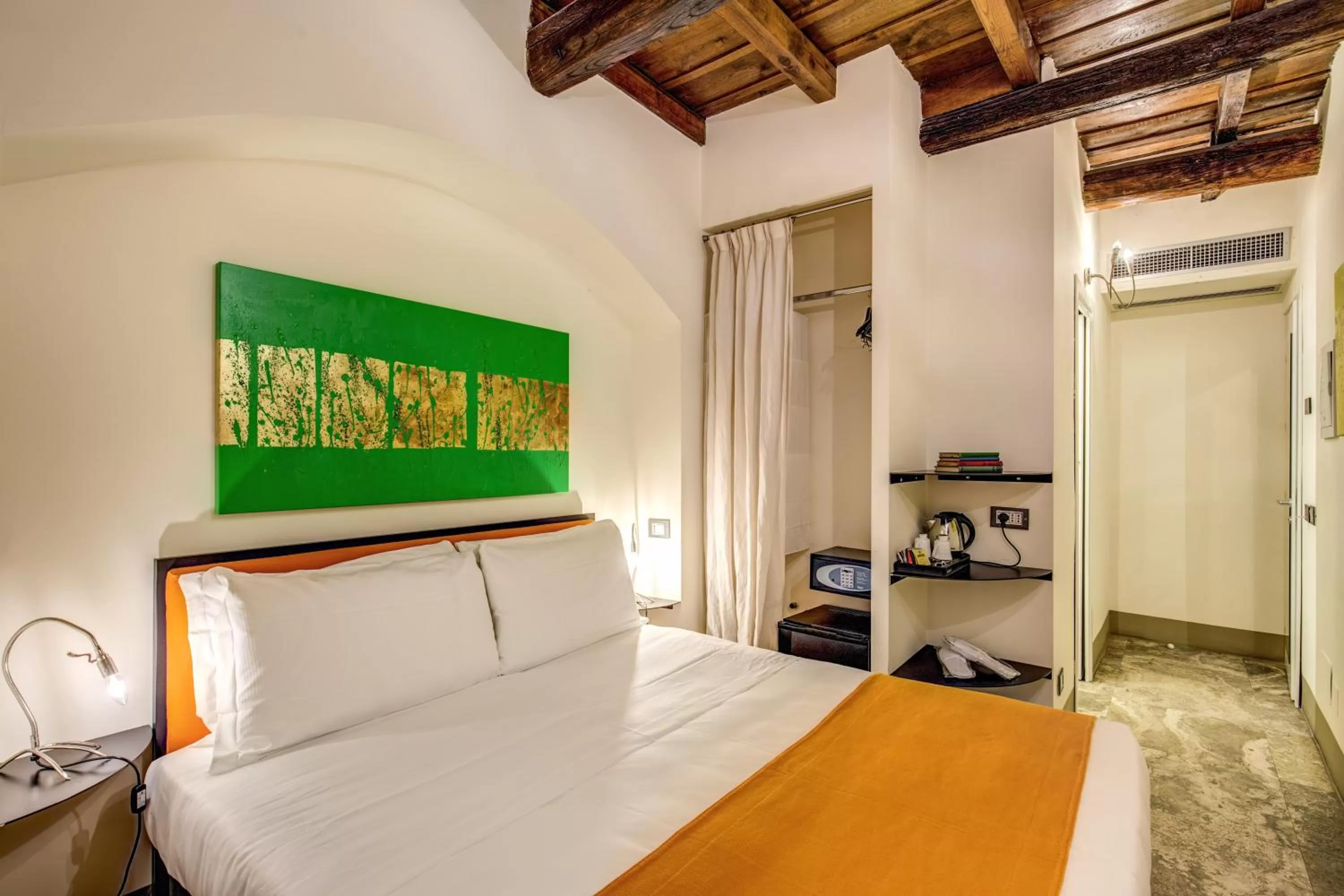 Photo of the whole room, Bed in Residenze Argileto Terra