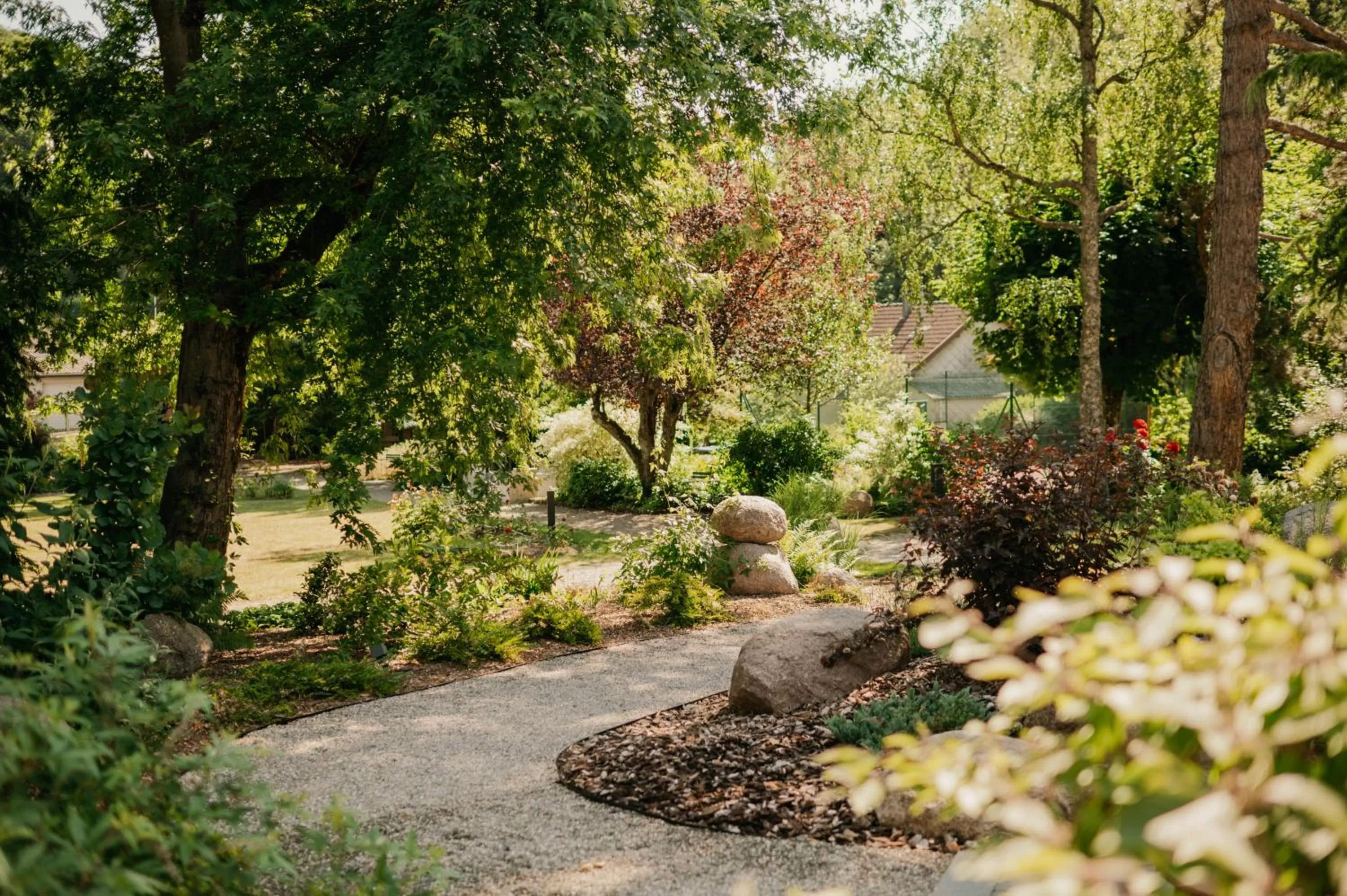 Garden in L'AO Hôtel & Restaurant L'Aigle d'Or