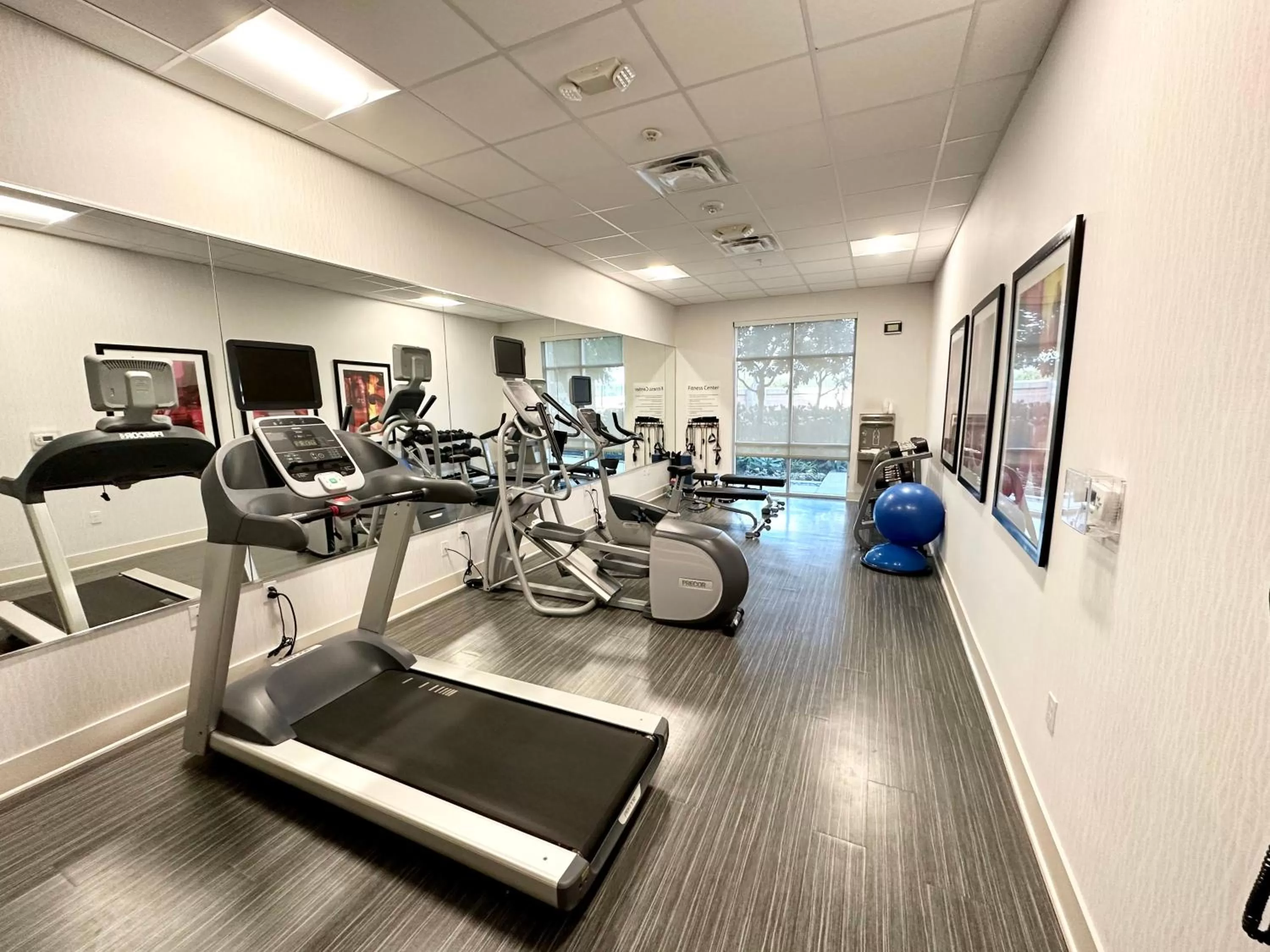 Fitness centre/facilities in Holiday Inn Express & Suites Anaheim Resort Area by IHG