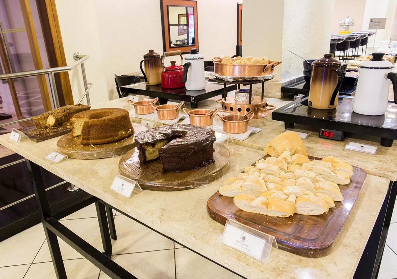 Meals in Estanplaza Nações Unidas