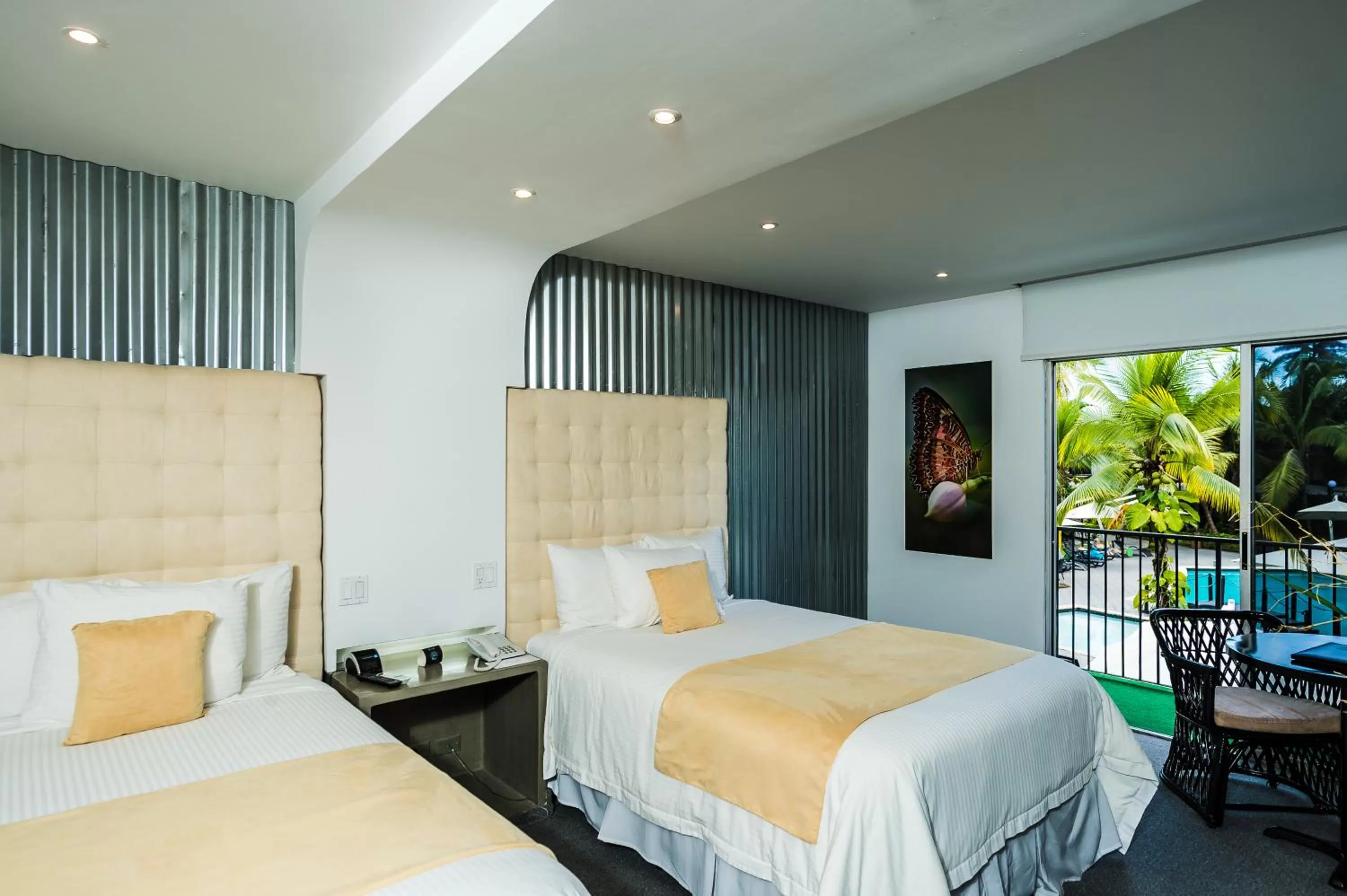 Pool view, Bed in Riande Aeropuerto Hotel Casino