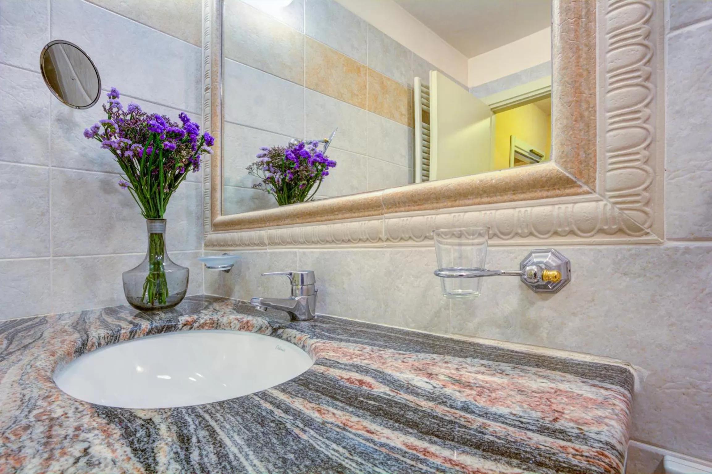 Bathroom in Hotel La Locanda