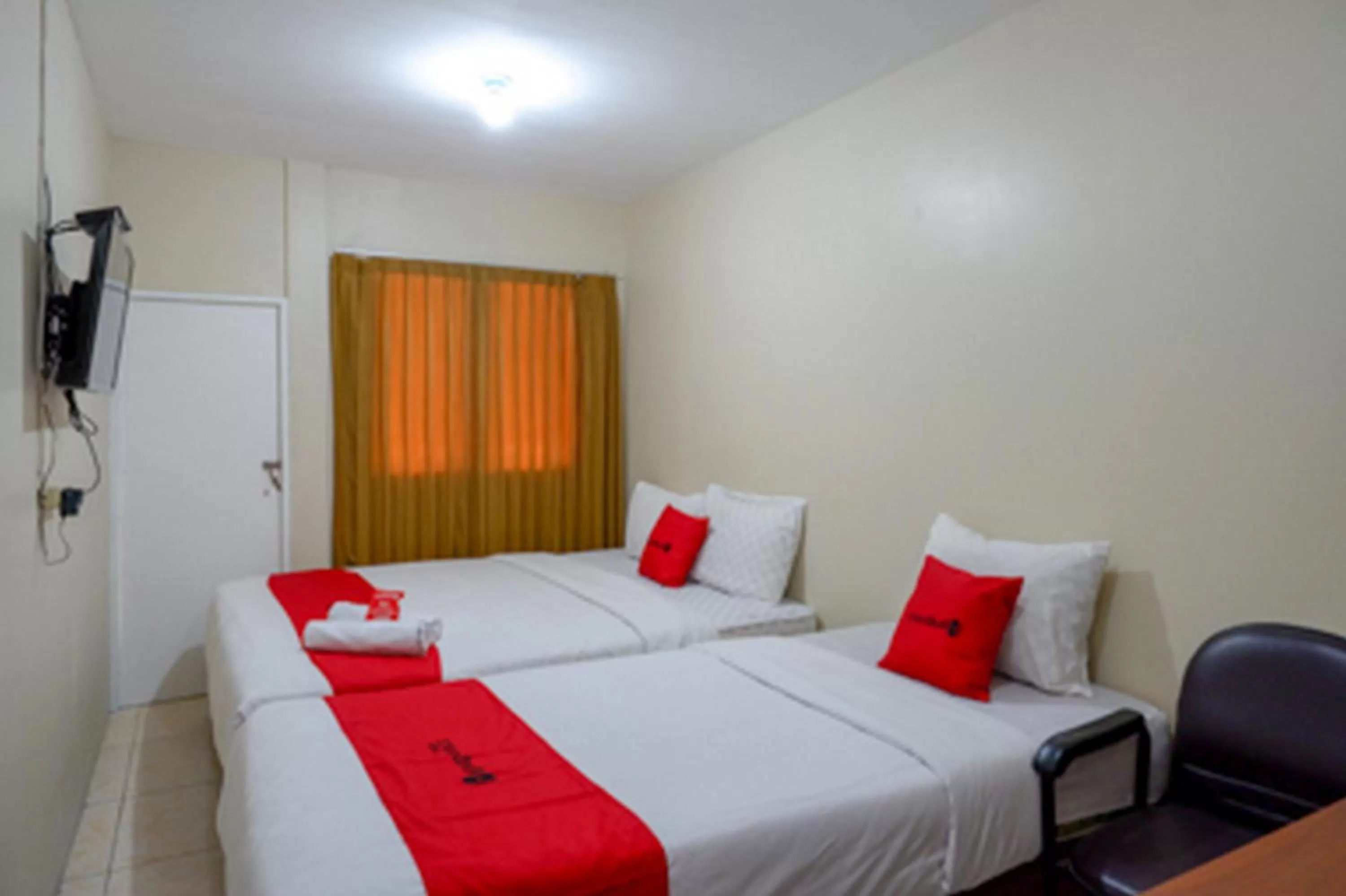 Bed in RedDoorz near RSUD Kudus