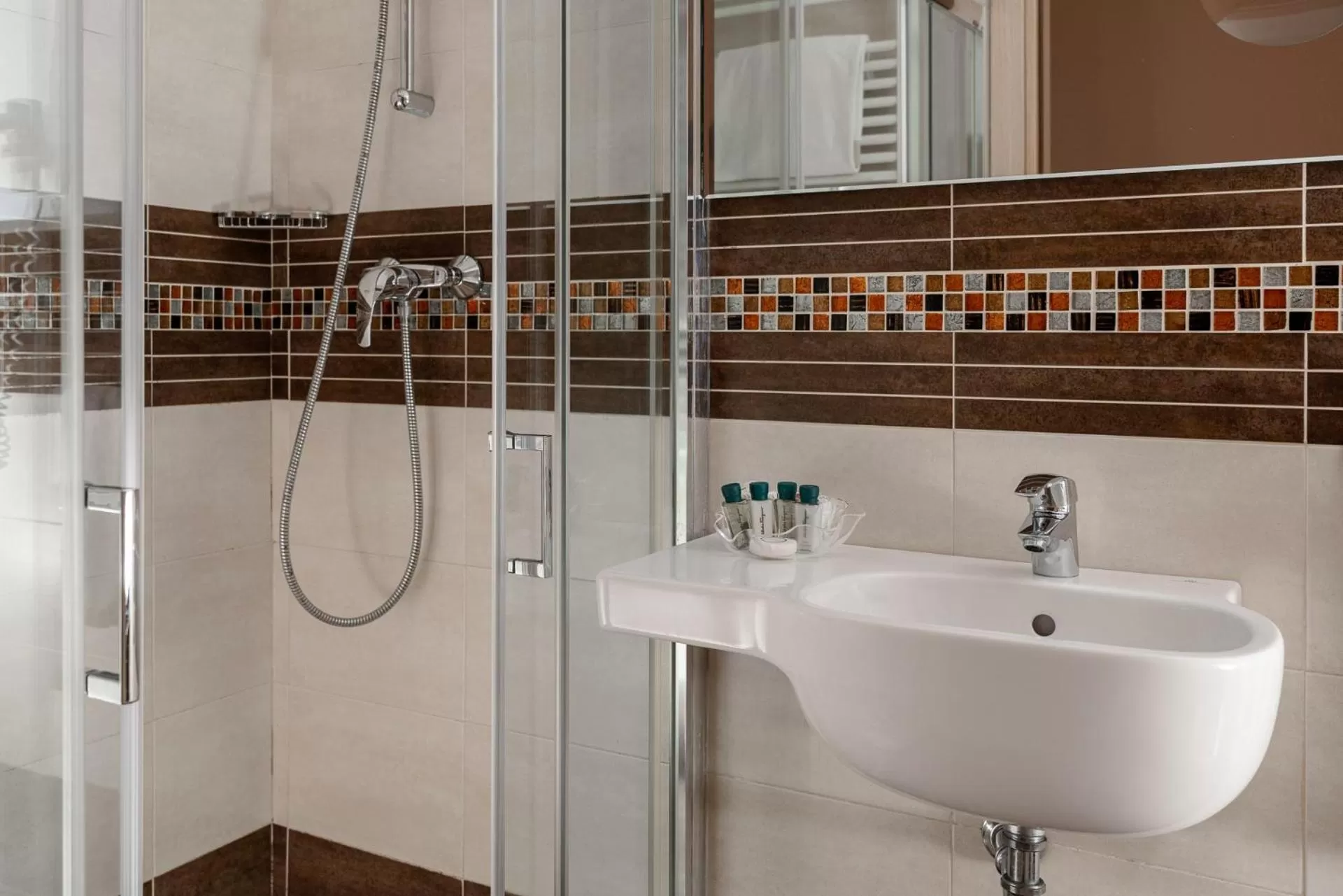 Shower in Albergo Rossini 1936