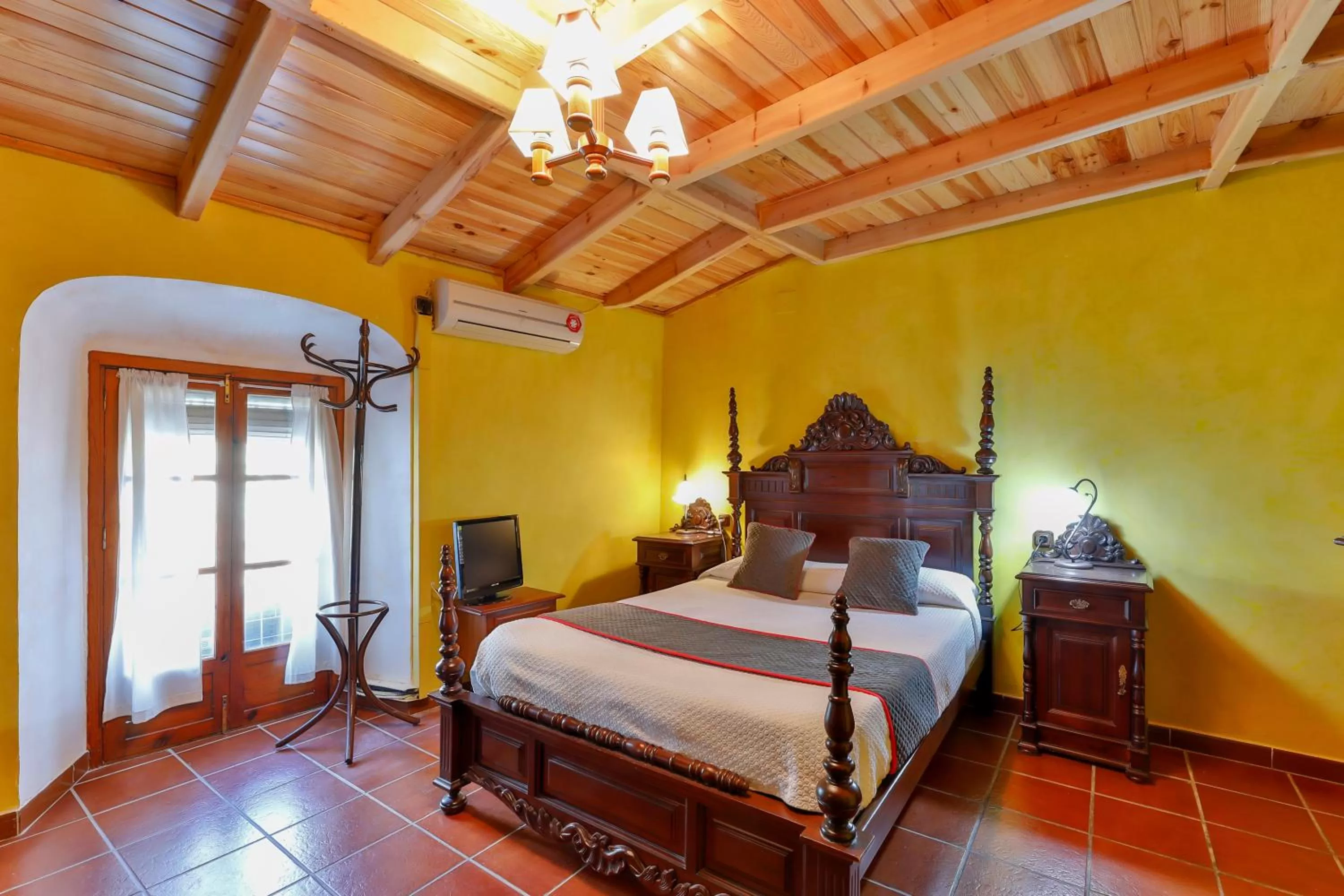 Bedroom, Bed in Hotel Las Palmeras by Vivere Stays