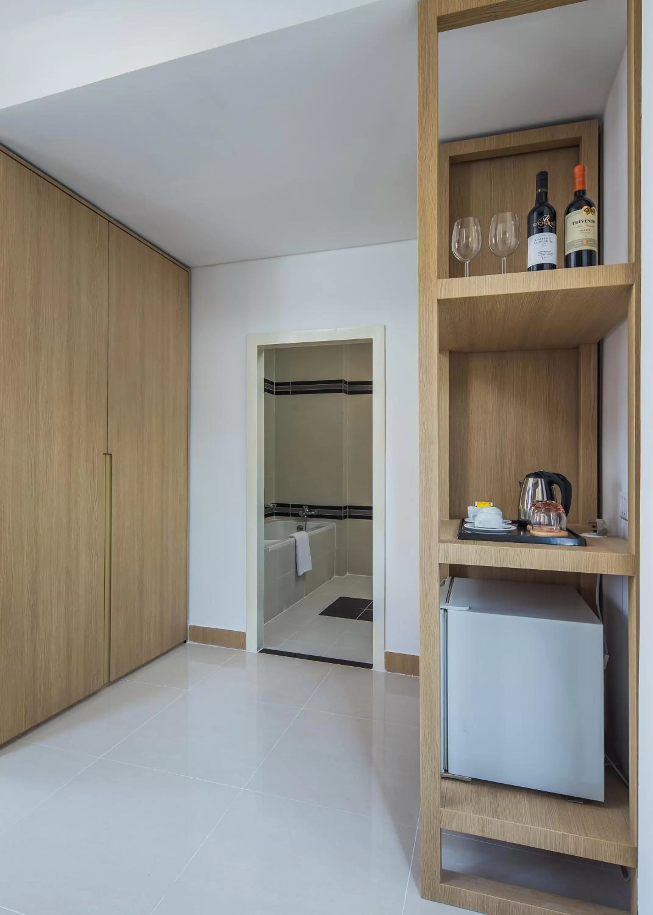 Coffee/tea facilities in Altos Hotel