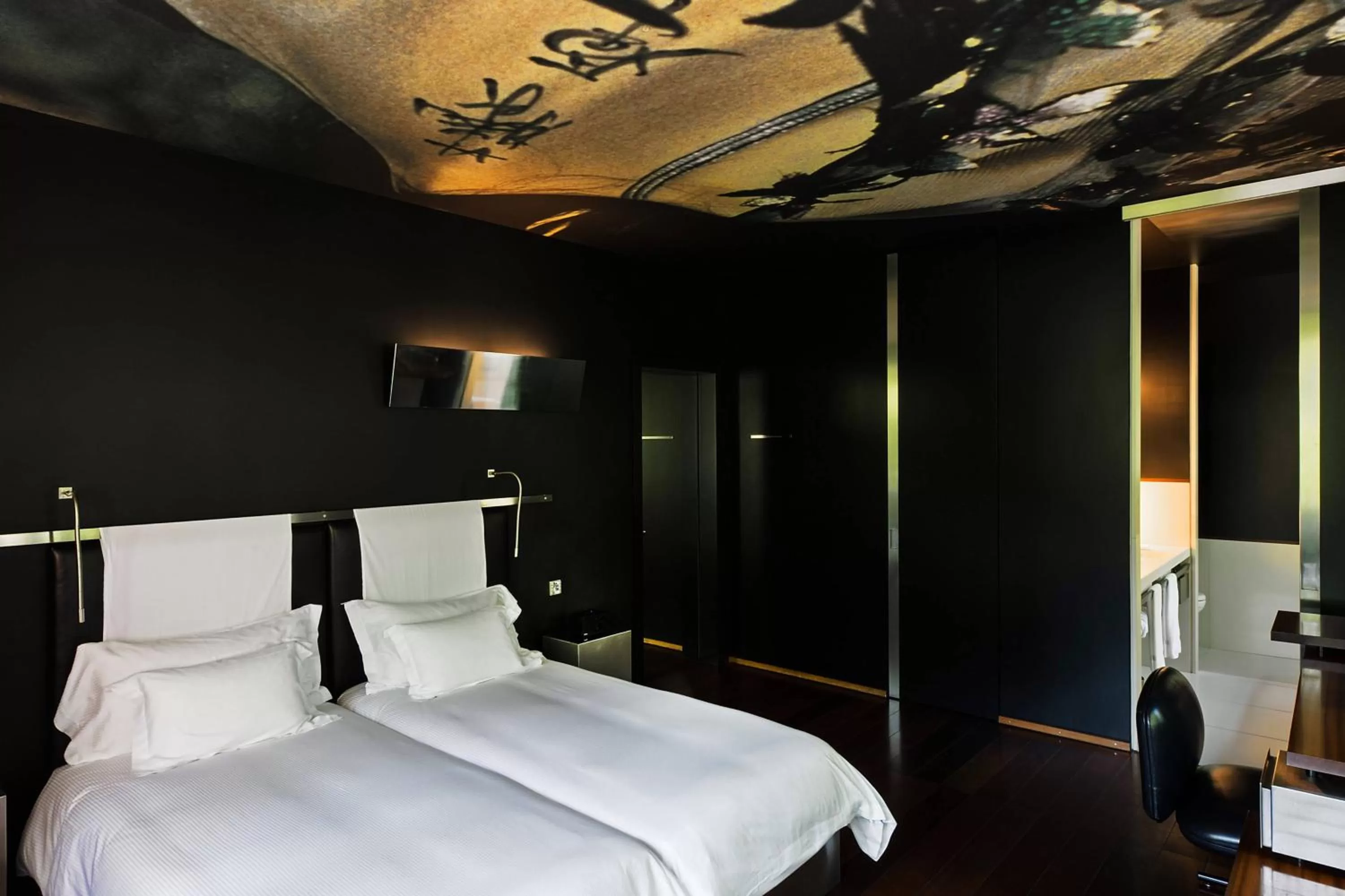 Photo of the whole room, Bed in The Hotel Lucerne, Autograph Collection