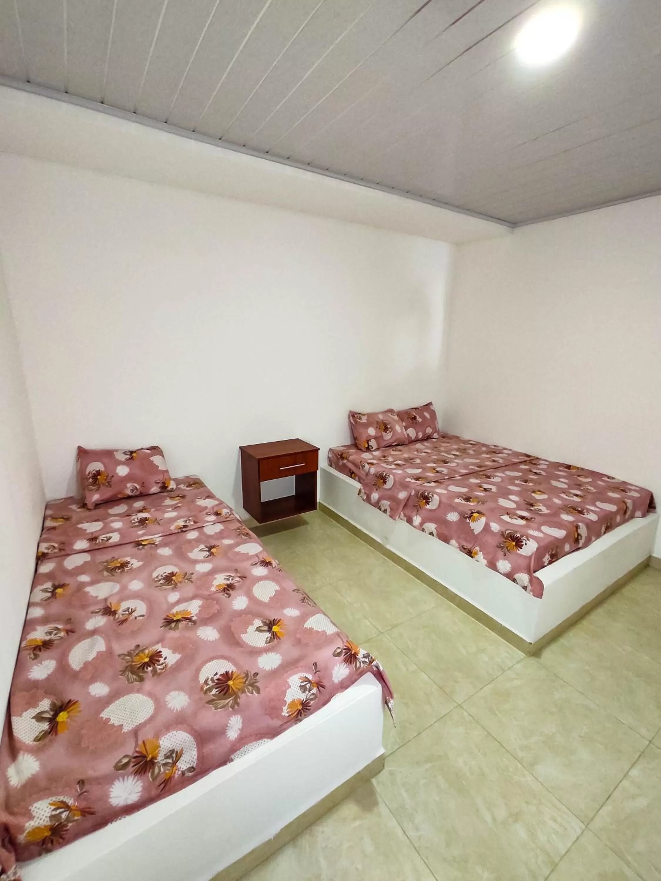 Standard Twin Room in Hotel Central Fusa