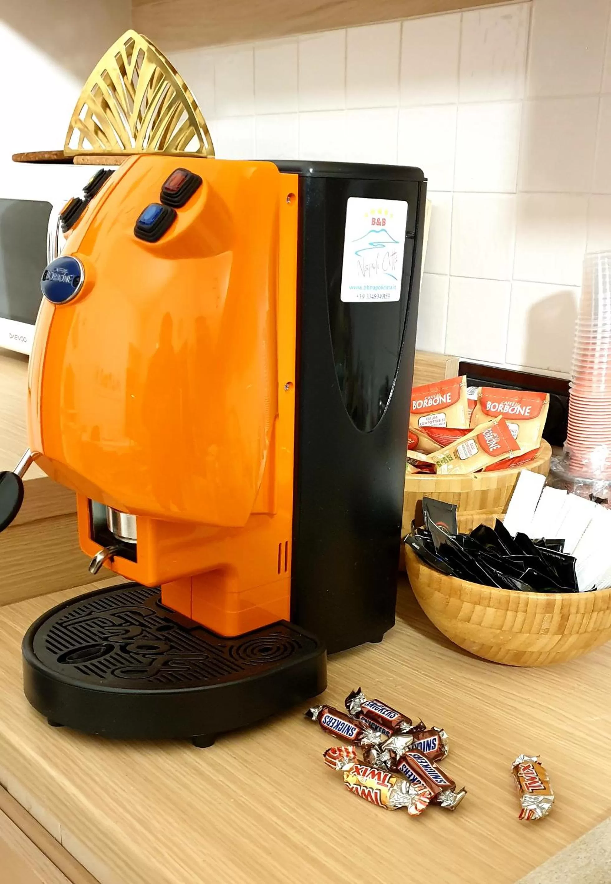 Coffee/tea facilities in B&B Napoli Città