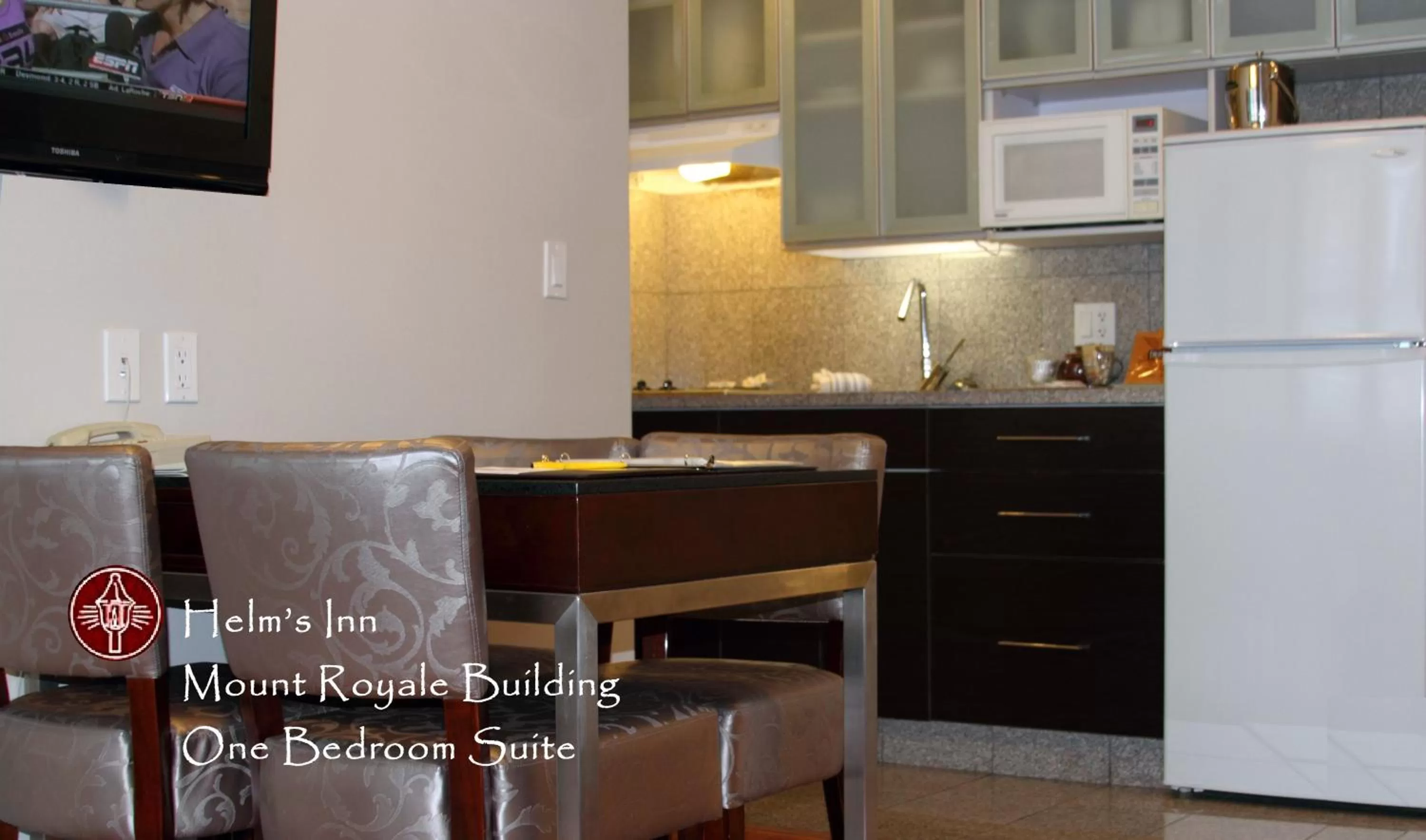 Kitchen or kitchenette in Helm's Inn