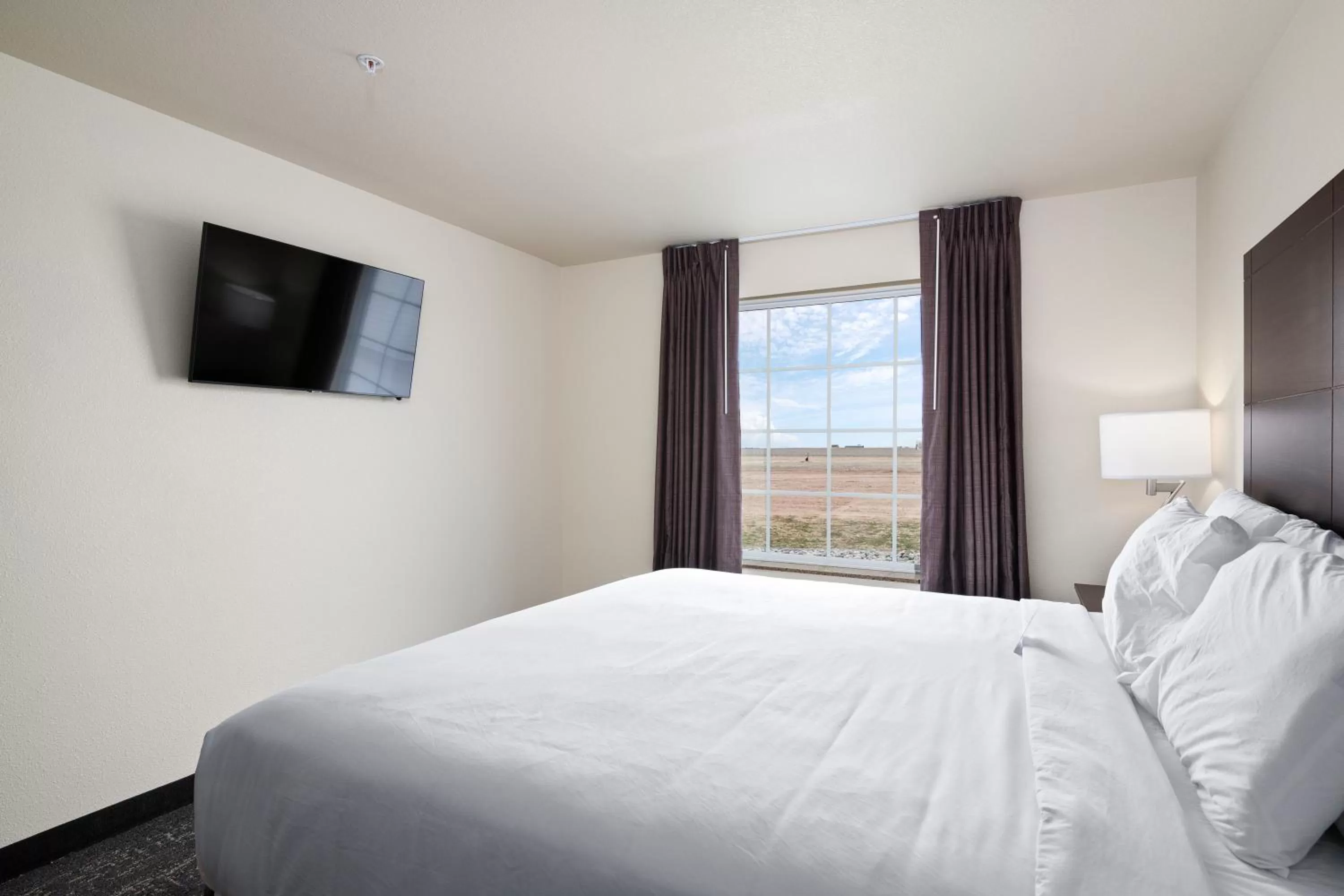 Bed in Cobblestone Inn & Suites - Yuma