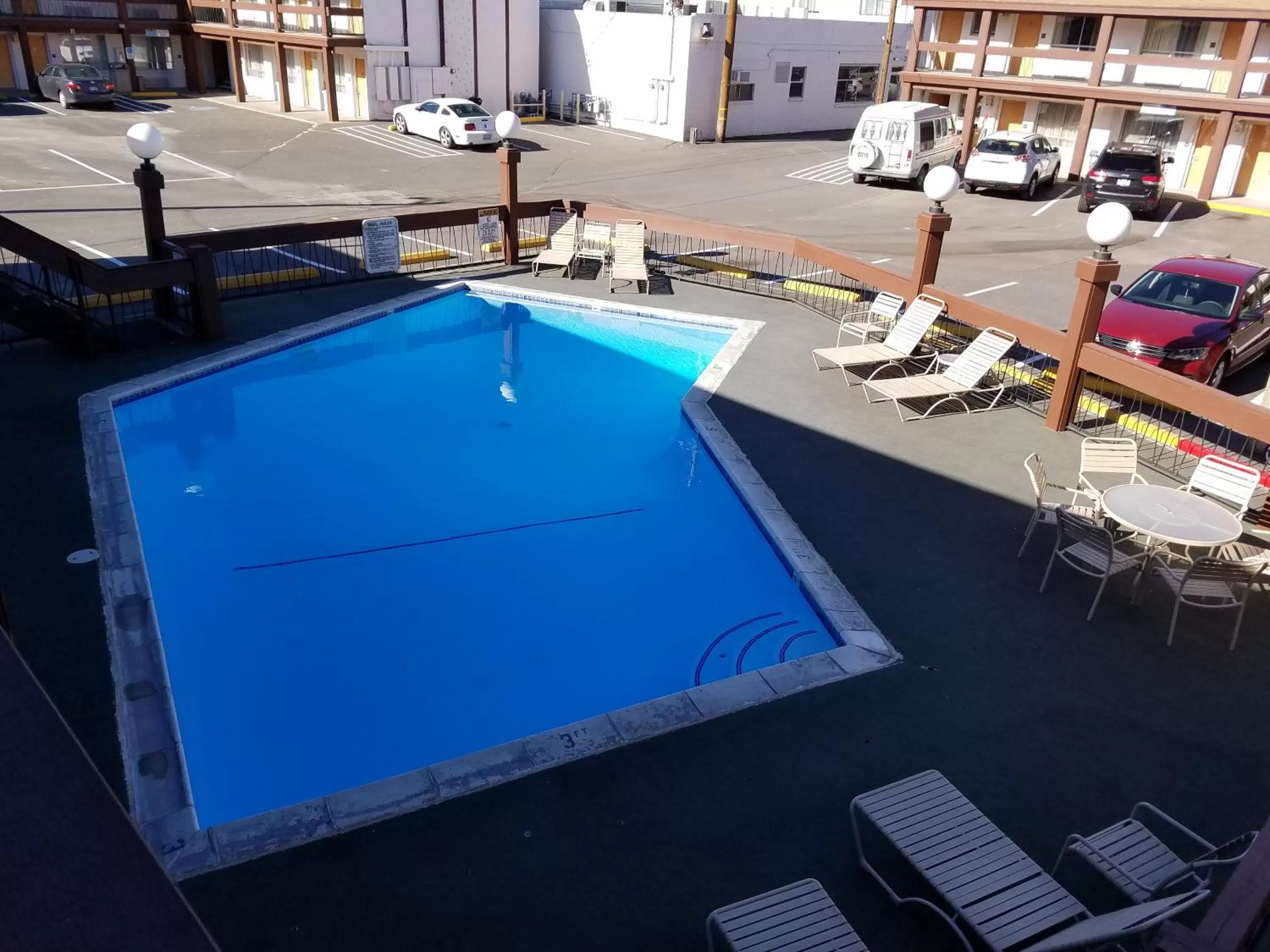 Day in Thunderbird Motel