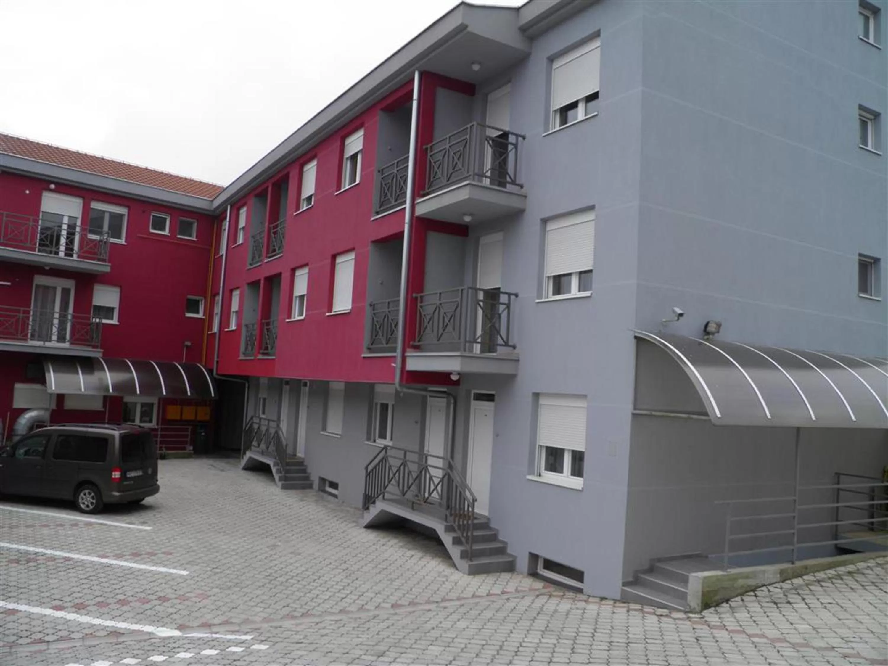 Facade/entrance, Property Building in B&B Zmajevo Gnezdo 021