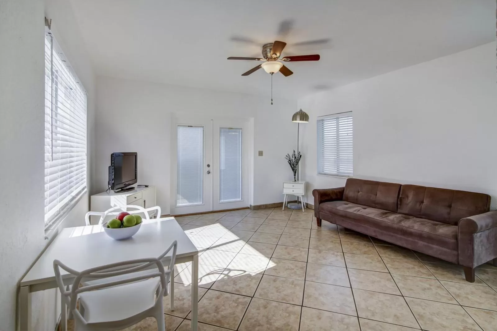 Living room, Seating Area in Blue Strawberry by the Sea