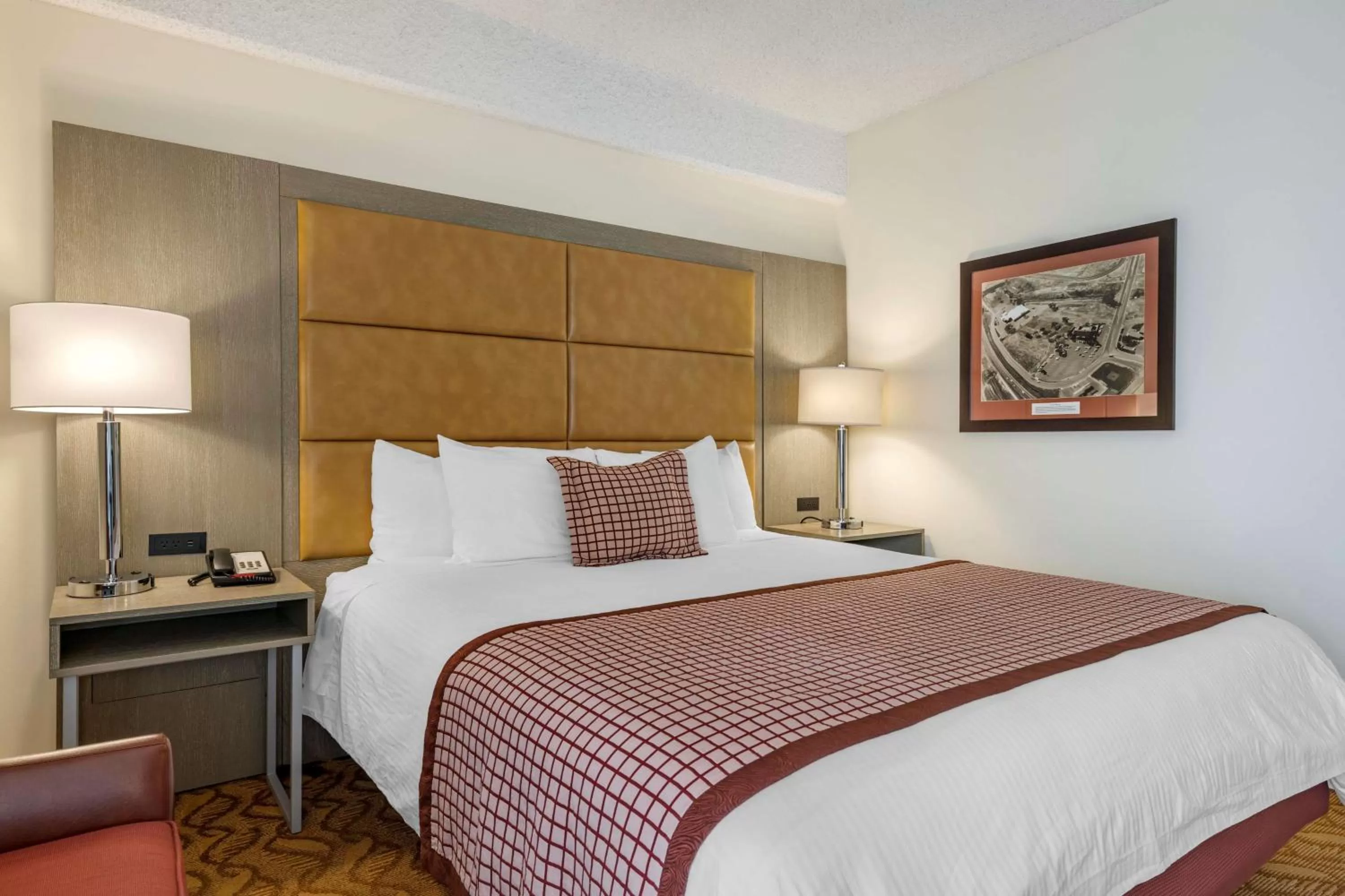 Bed in Best Western Plus Thousand Oaks Inn